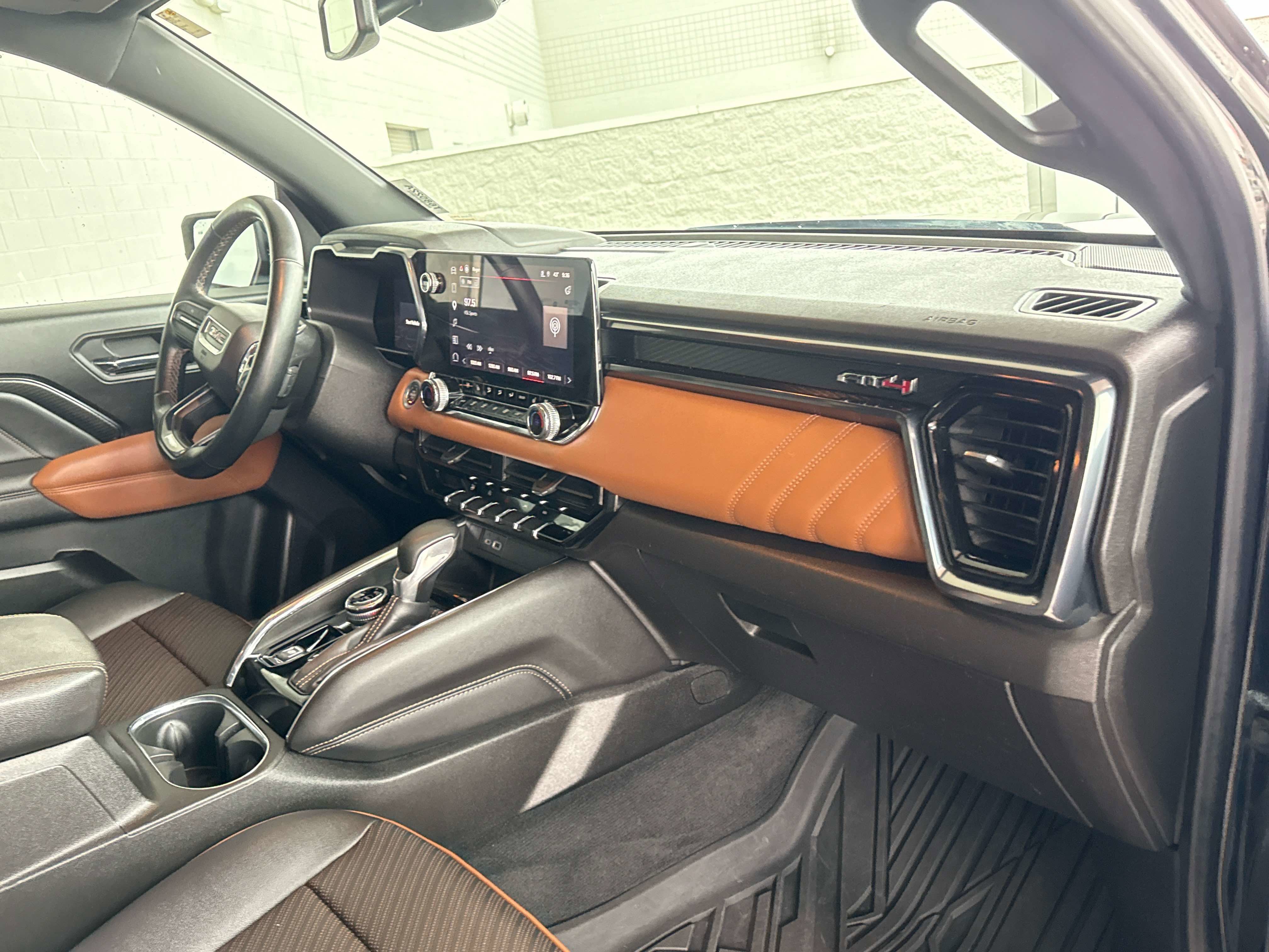 2023 GMC Canyon 4WD AT4