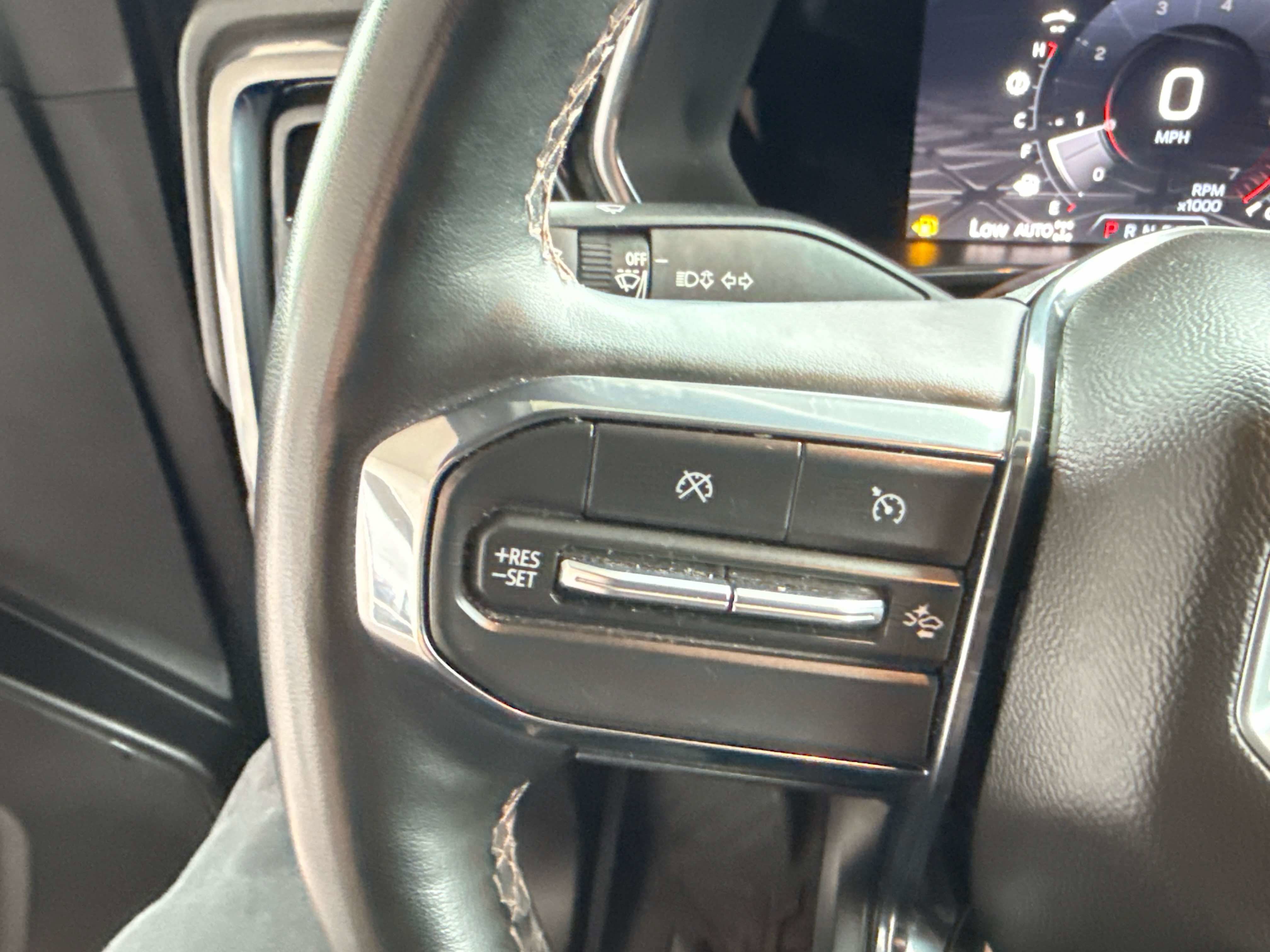 2023 GMC Canyon 4WD AT4