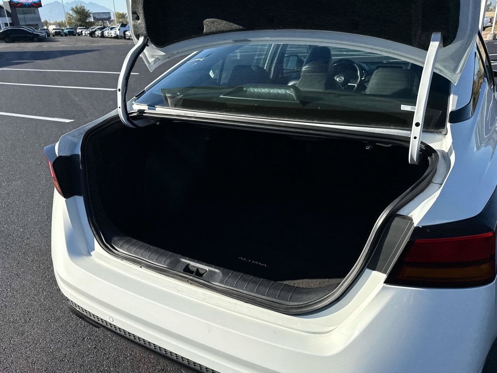 2025 Nissan Altima SR