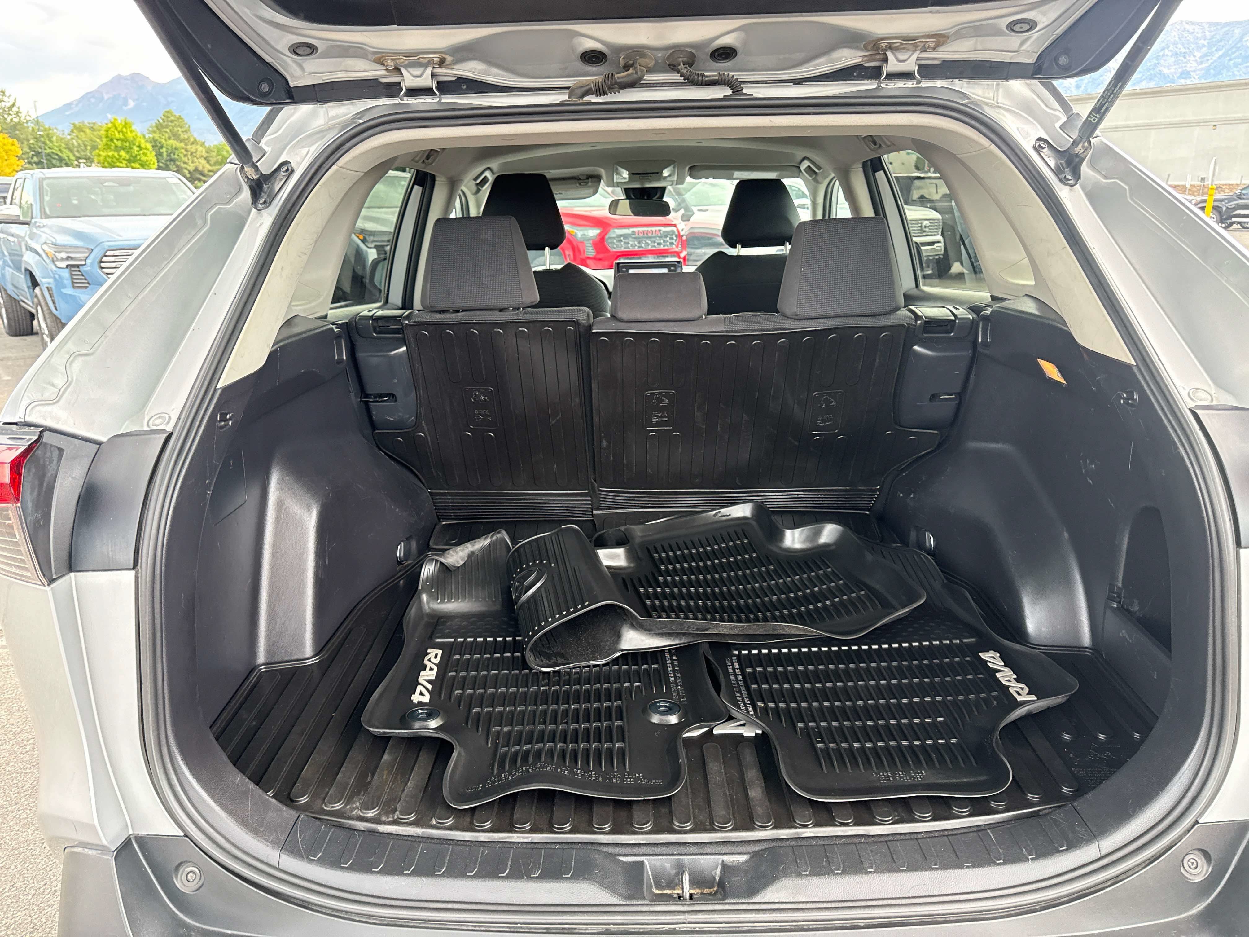 2019 Toyota RAV4 LE