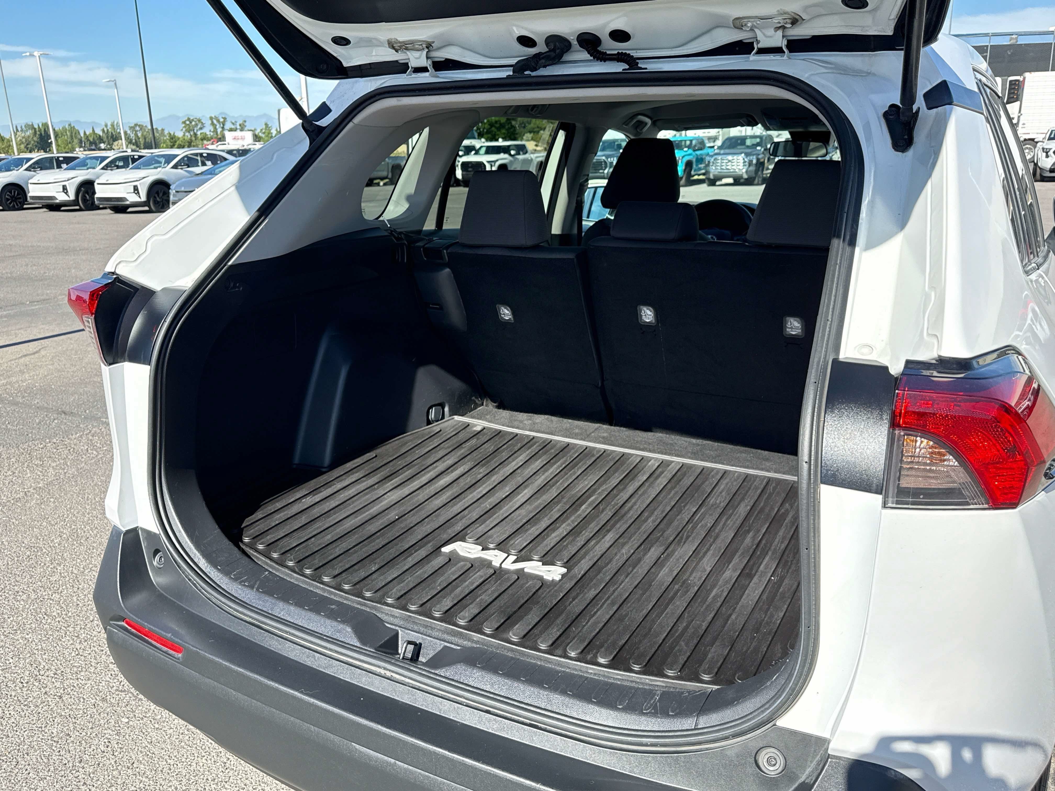 2020 Toyota RAV4 XLE
