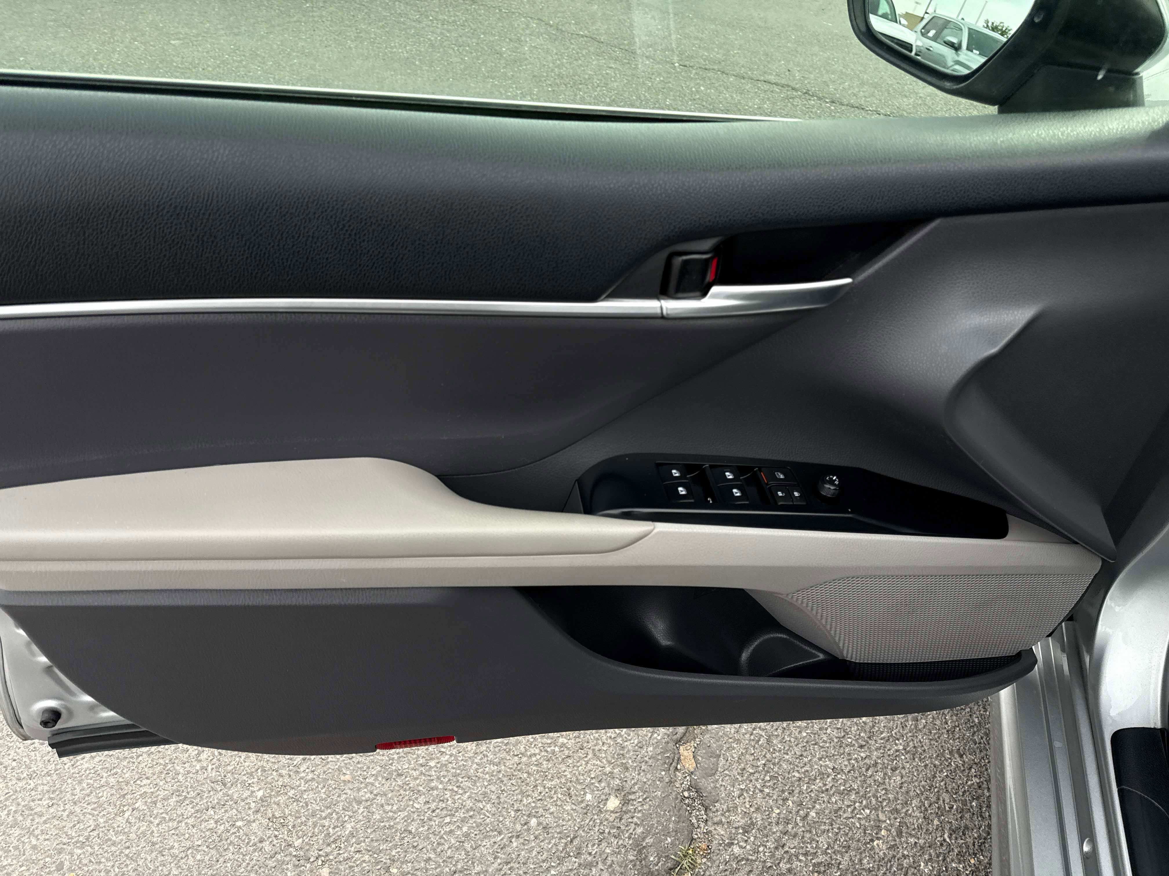 2020 Toyota Camry Hybrid Hybrid SE