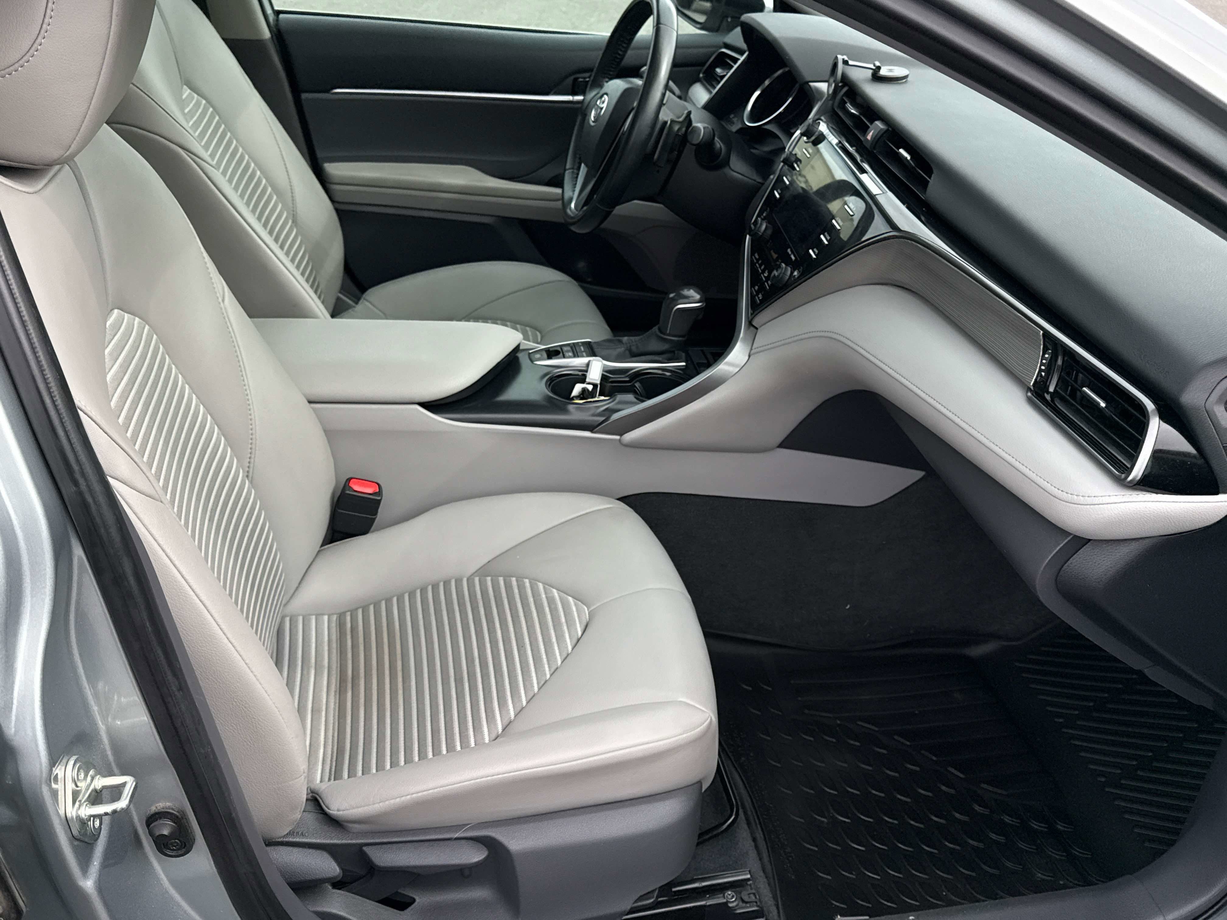 2020 Toyota Camry Hybrid Hybrid SE