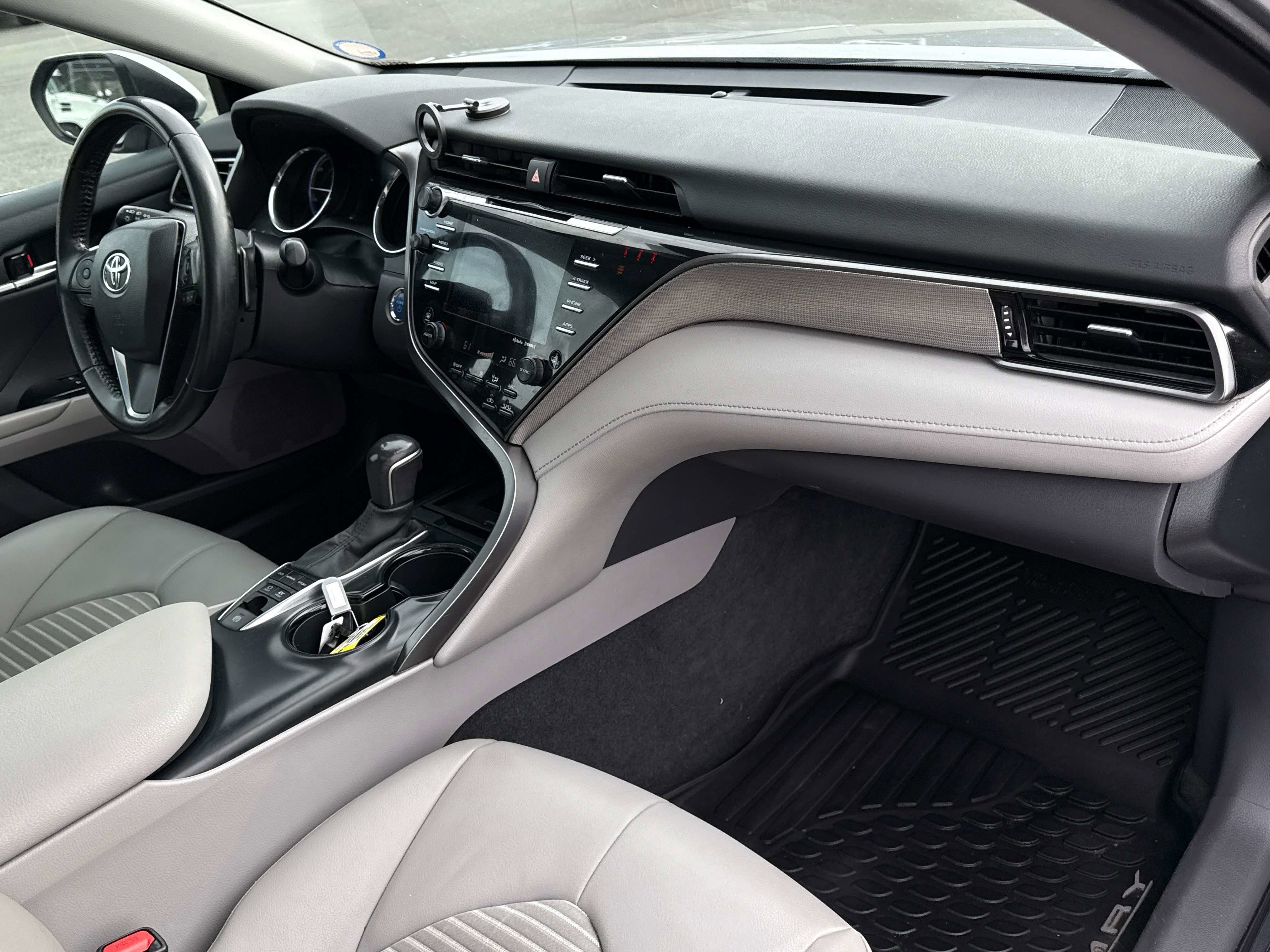 2020 Toyota Camry Hybrid Hybrid SE