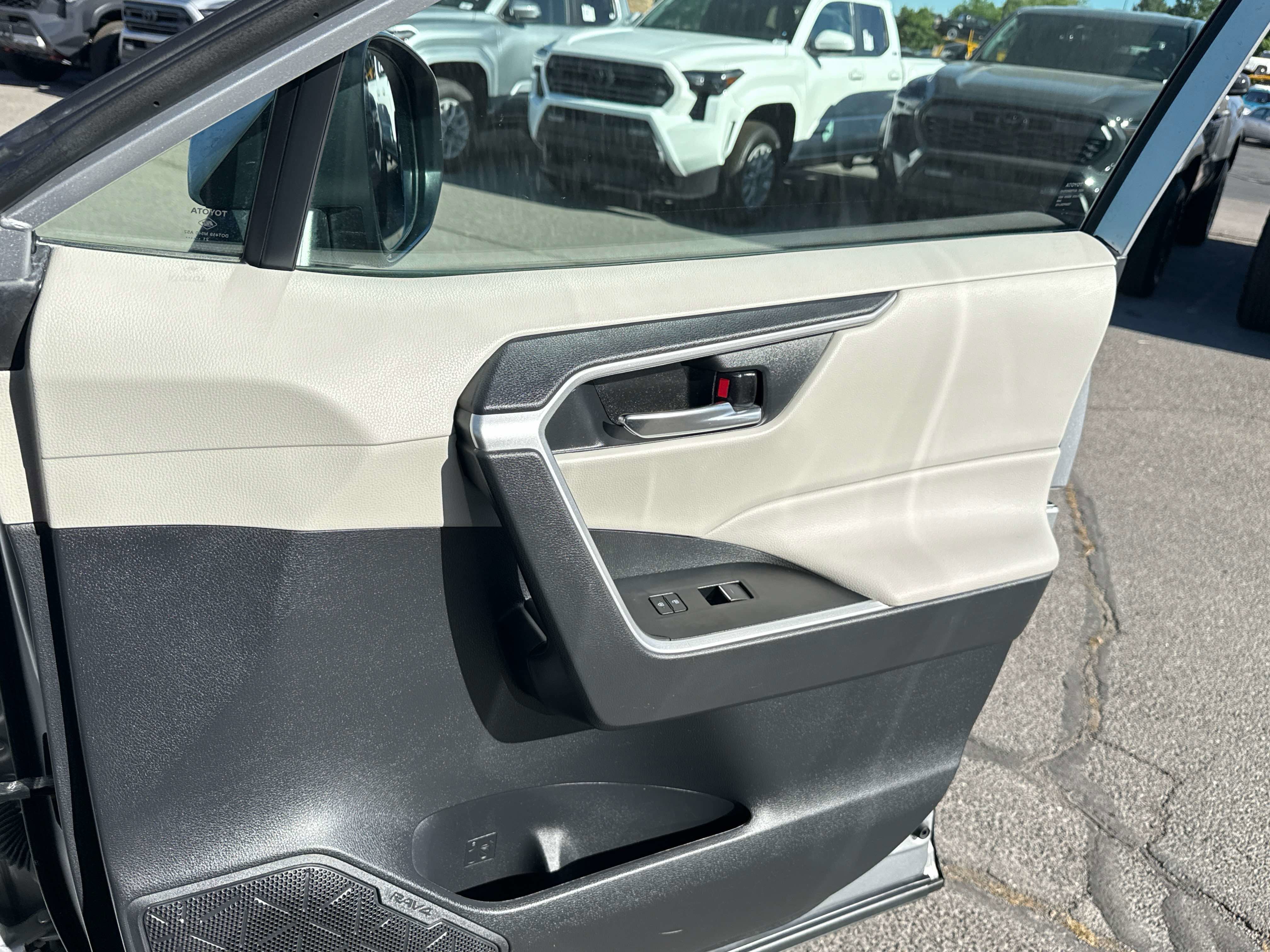 2022 Toyota RAV4 HYBRID Hybrid XLE