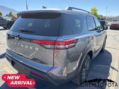 2025 Nissan Pathfinder SV