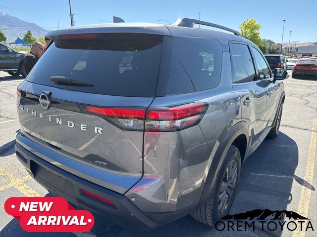 2025 Nissan Pathfinder SV
