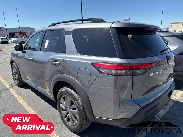 2025 Nissan Pathfinder SV