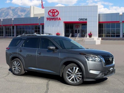 2022 Nissan Pathfinder Platinum