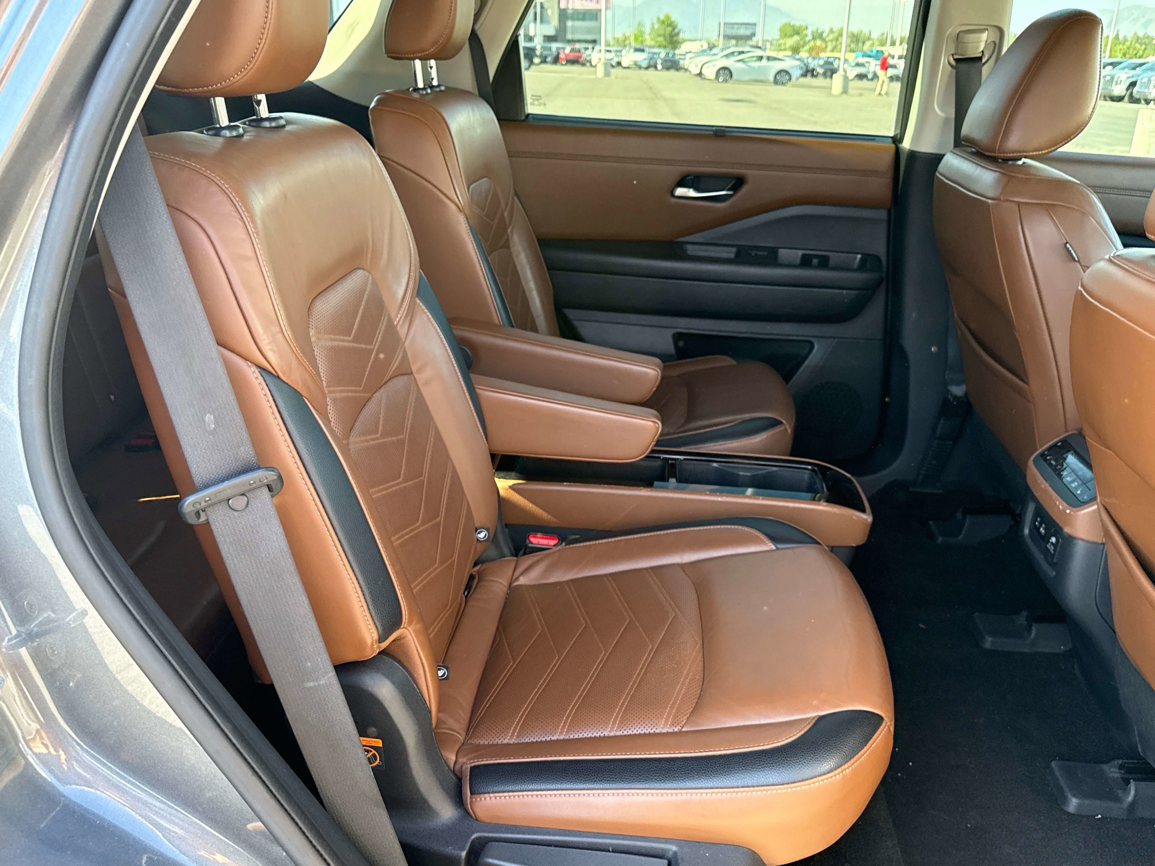 2022 Nissan Pathfinder Platinum