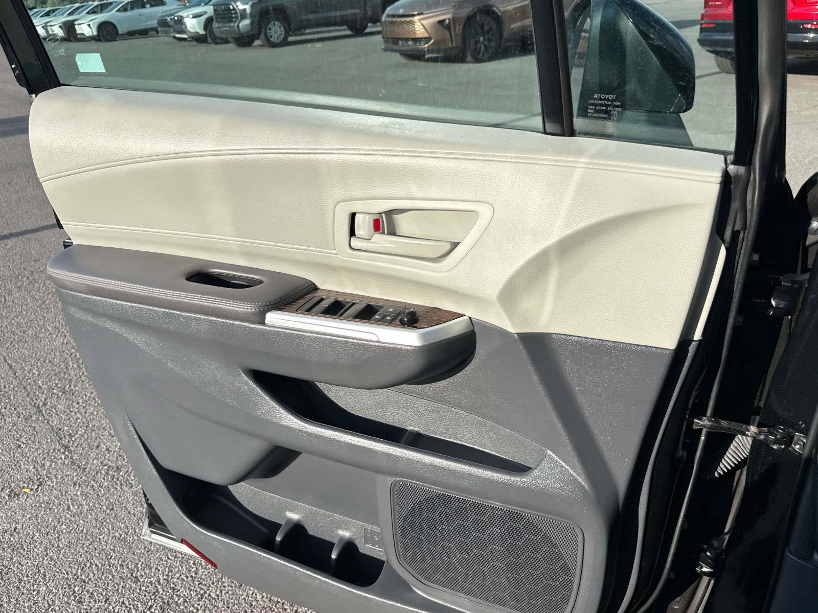 2024 Toyota Sienna LE
