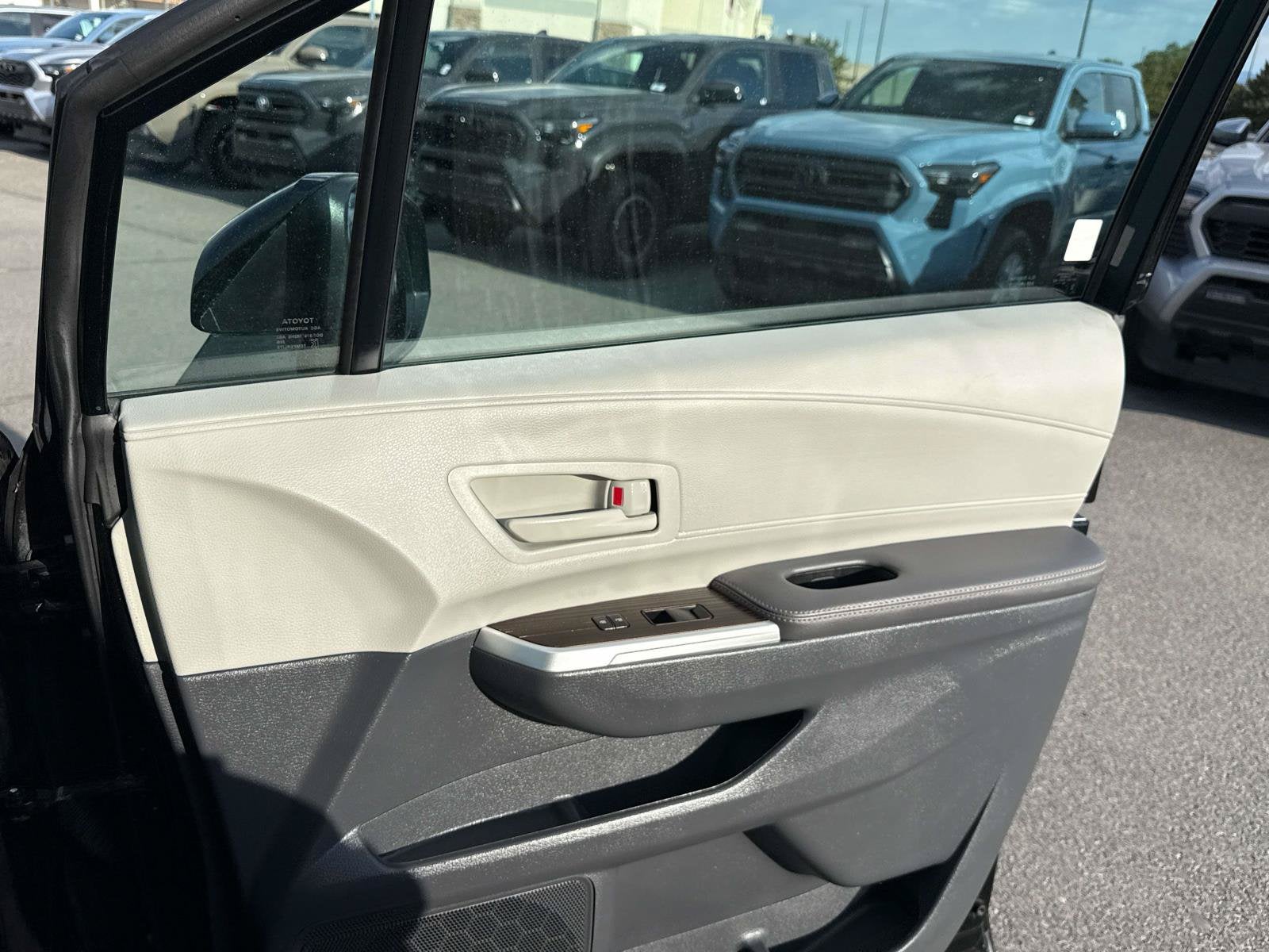 2024 Toyota Sienna LE