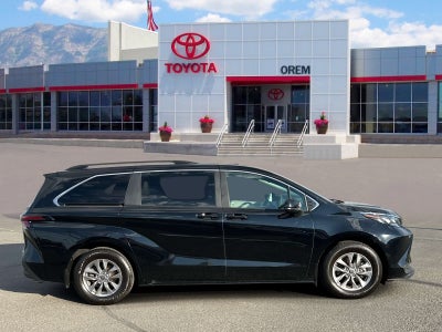 2024 Toyota Sienna LE