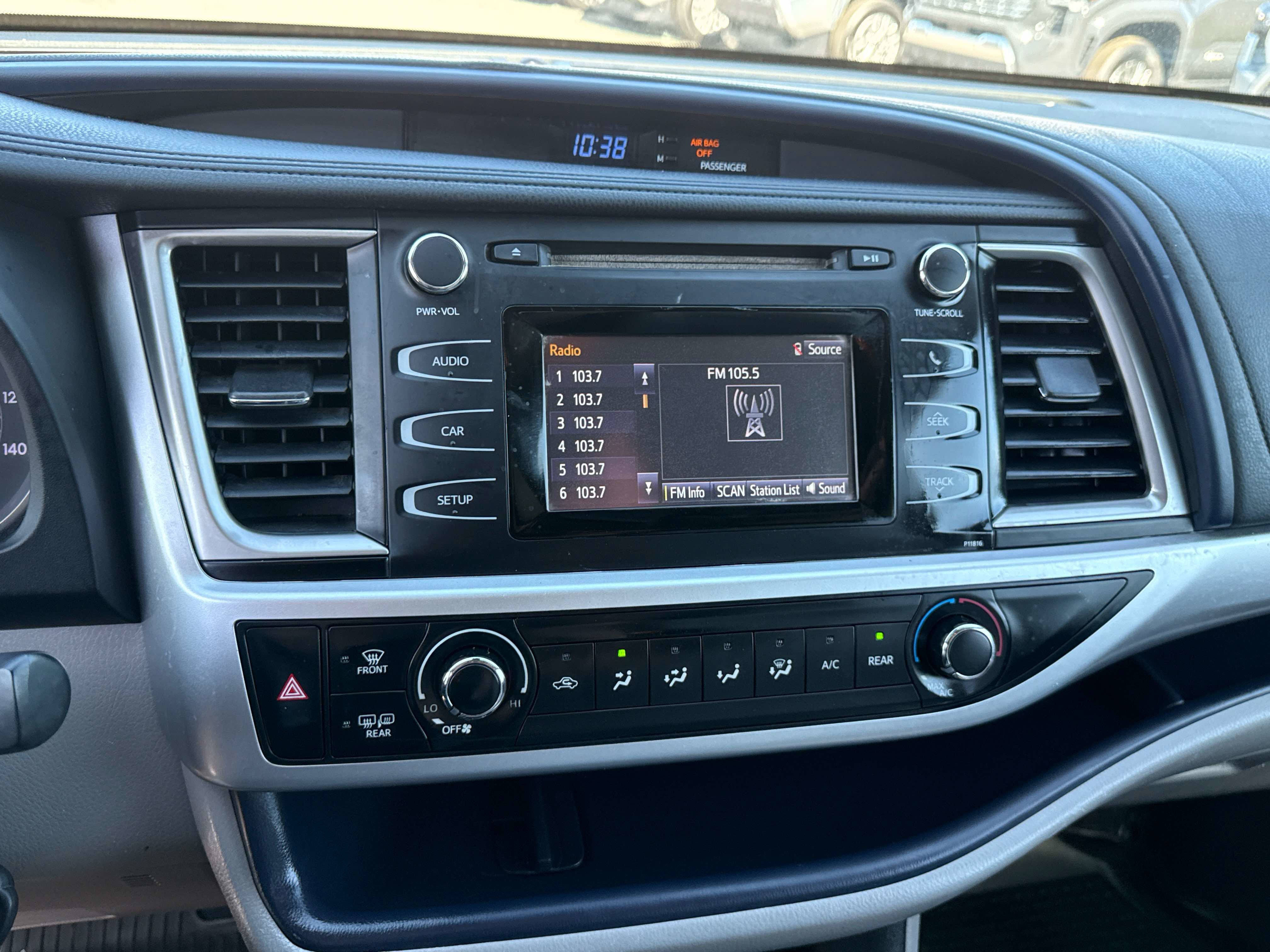 2019 Toyota HIGHLANDER LE