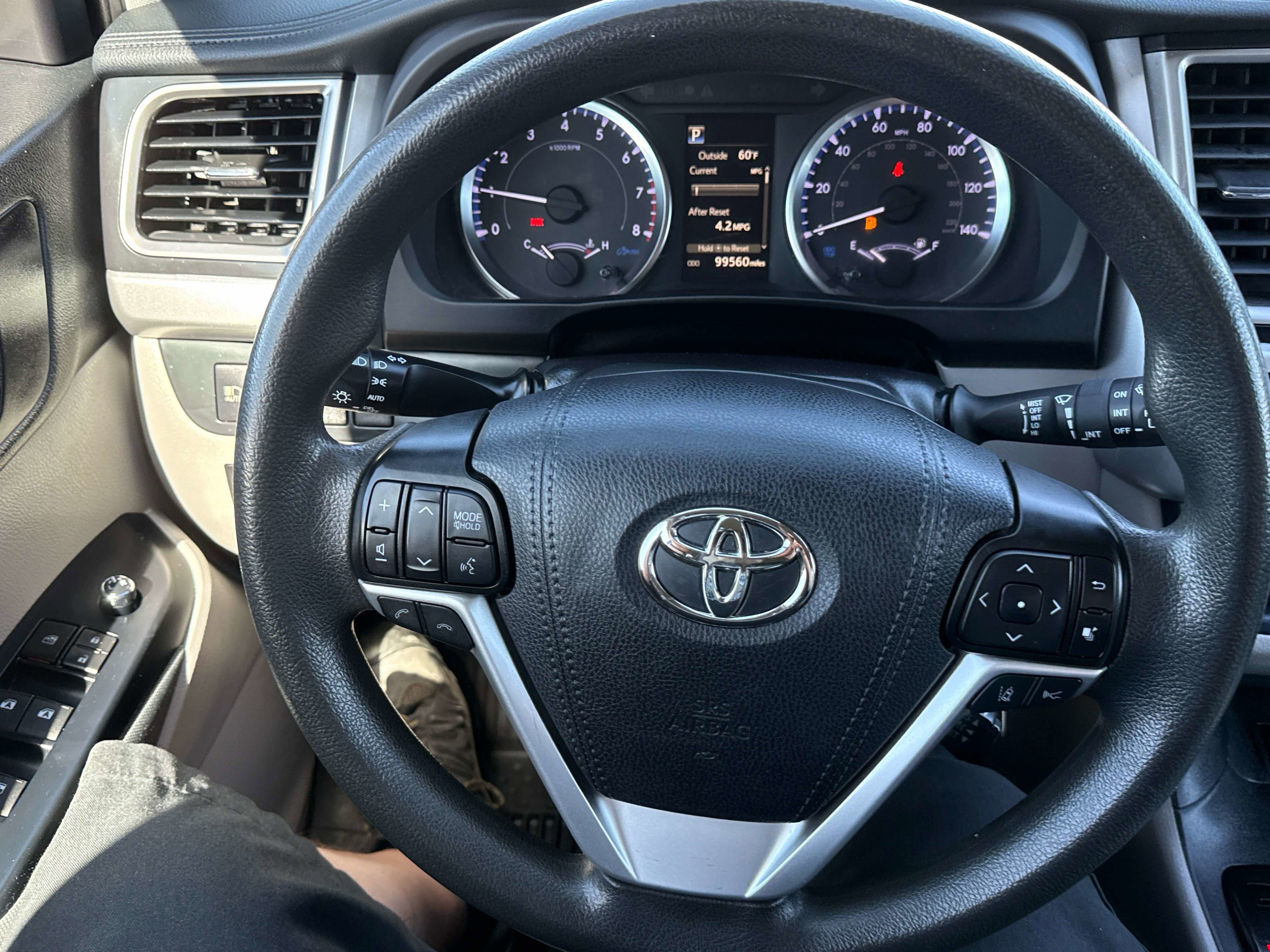 2019 Toyota HIGHLANDER LE