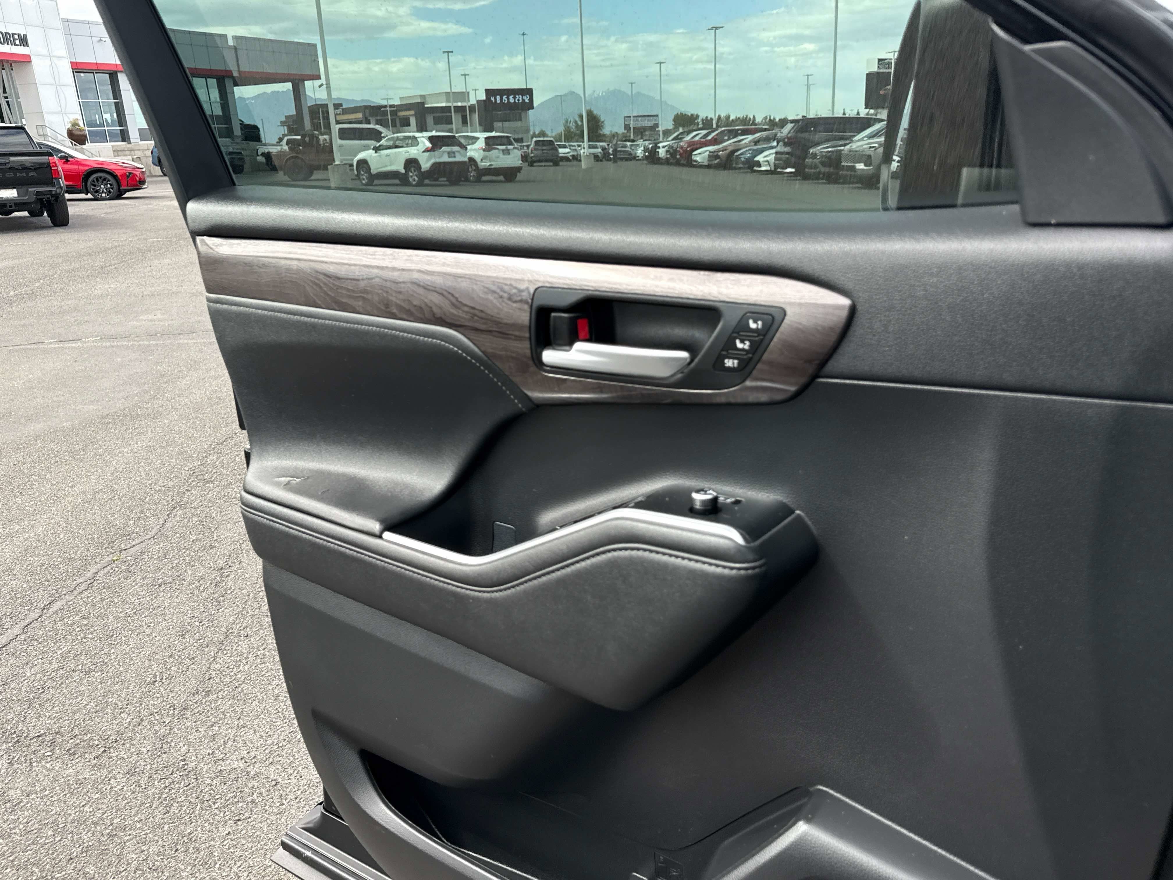 2023 Toyota Highlander Hybrid Hybrid Platinum