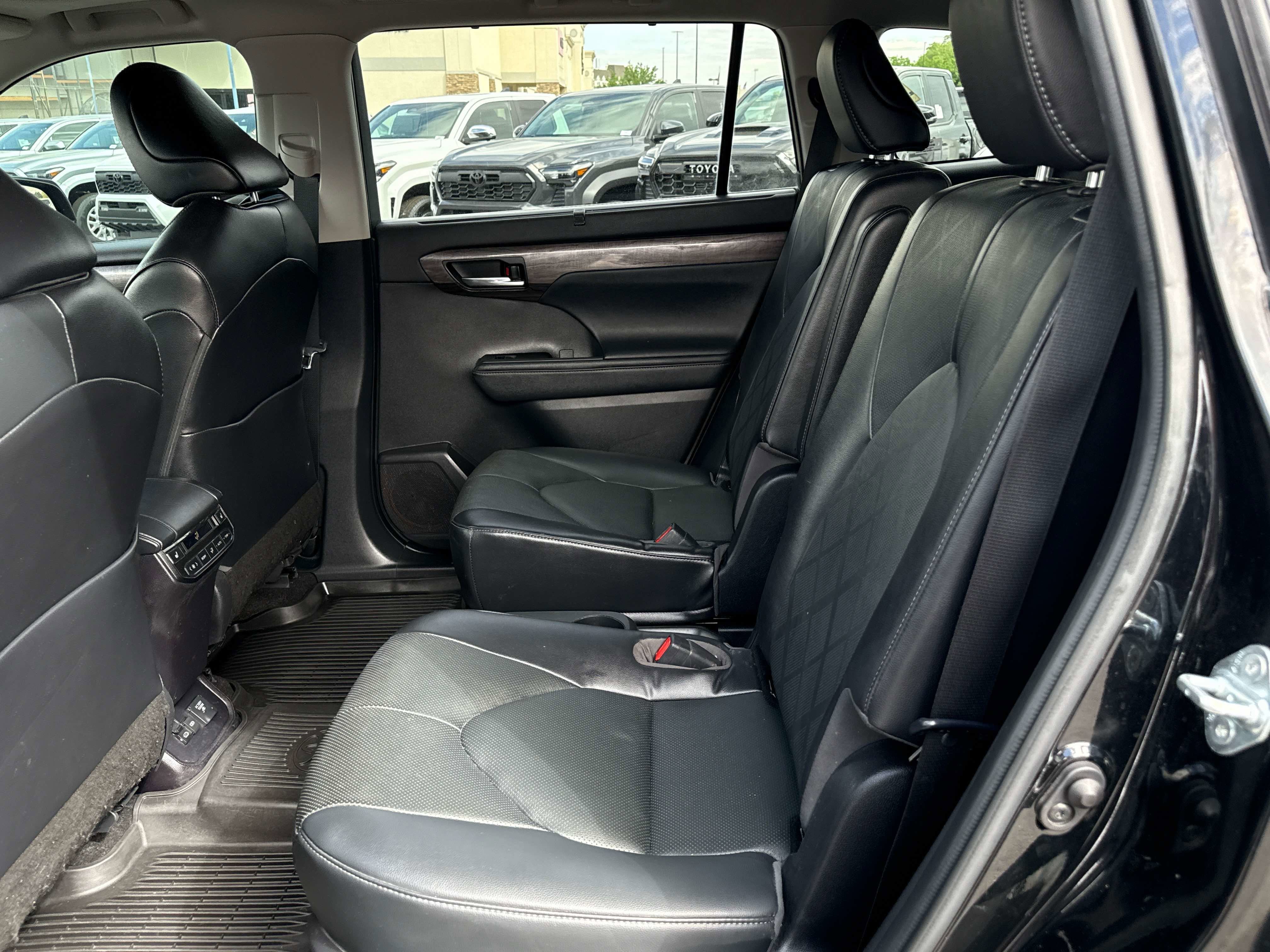 2023 Toyota Highlander Hybrid Hybrid Platinum