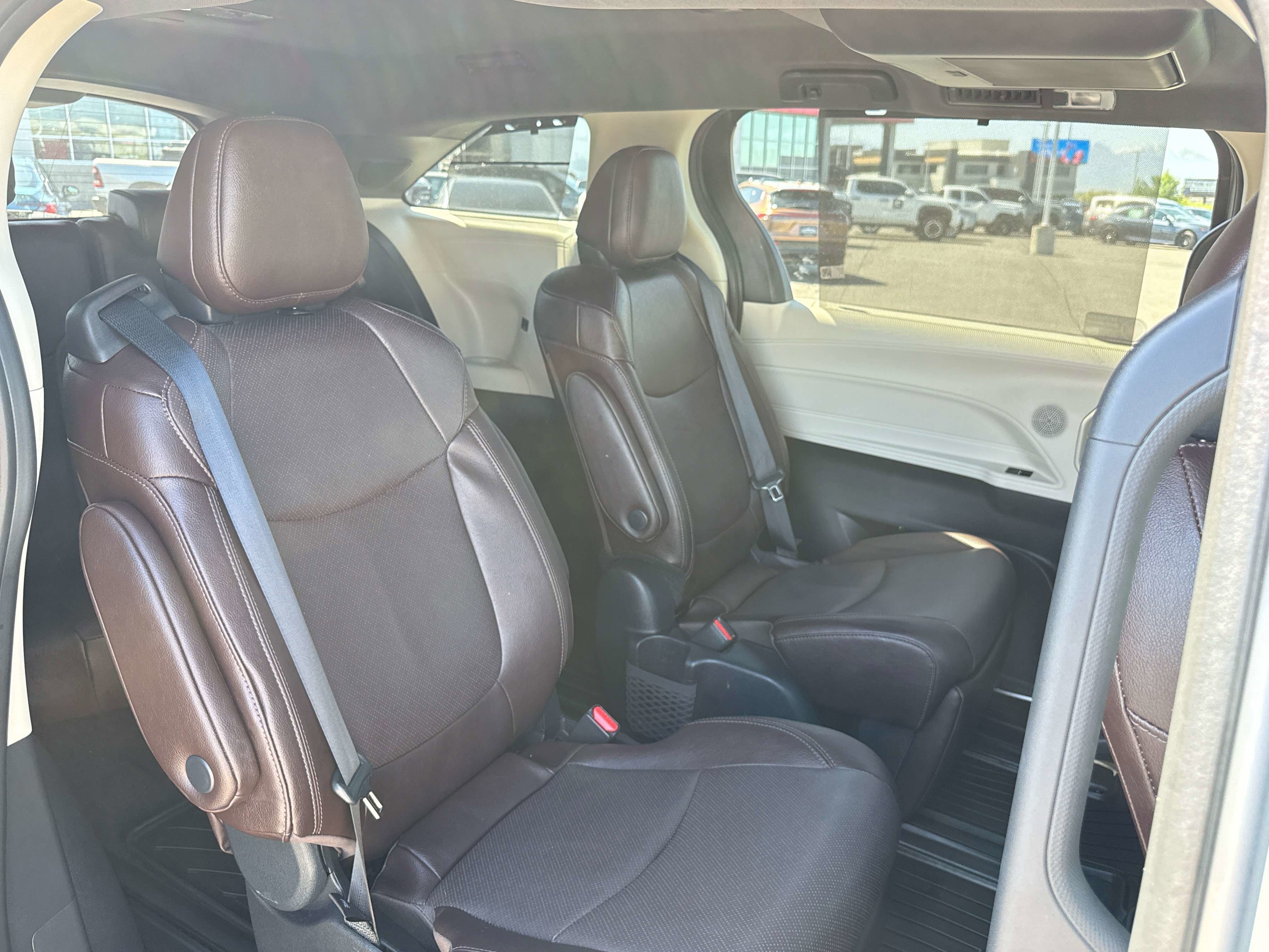 2023 Toyota SIENNA PLATINUM Platinum