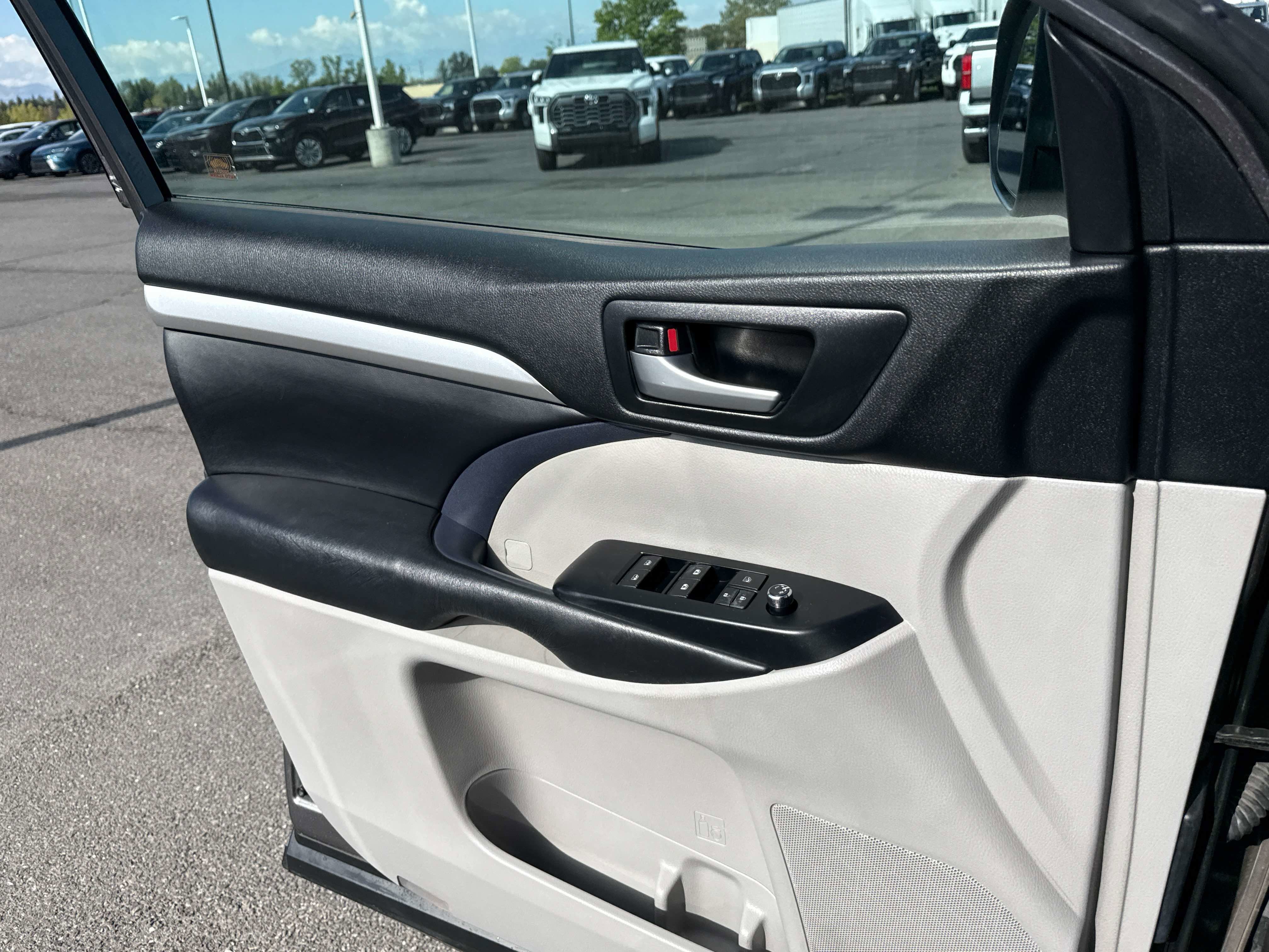 2018 Toyota HIGHLANDER XLE