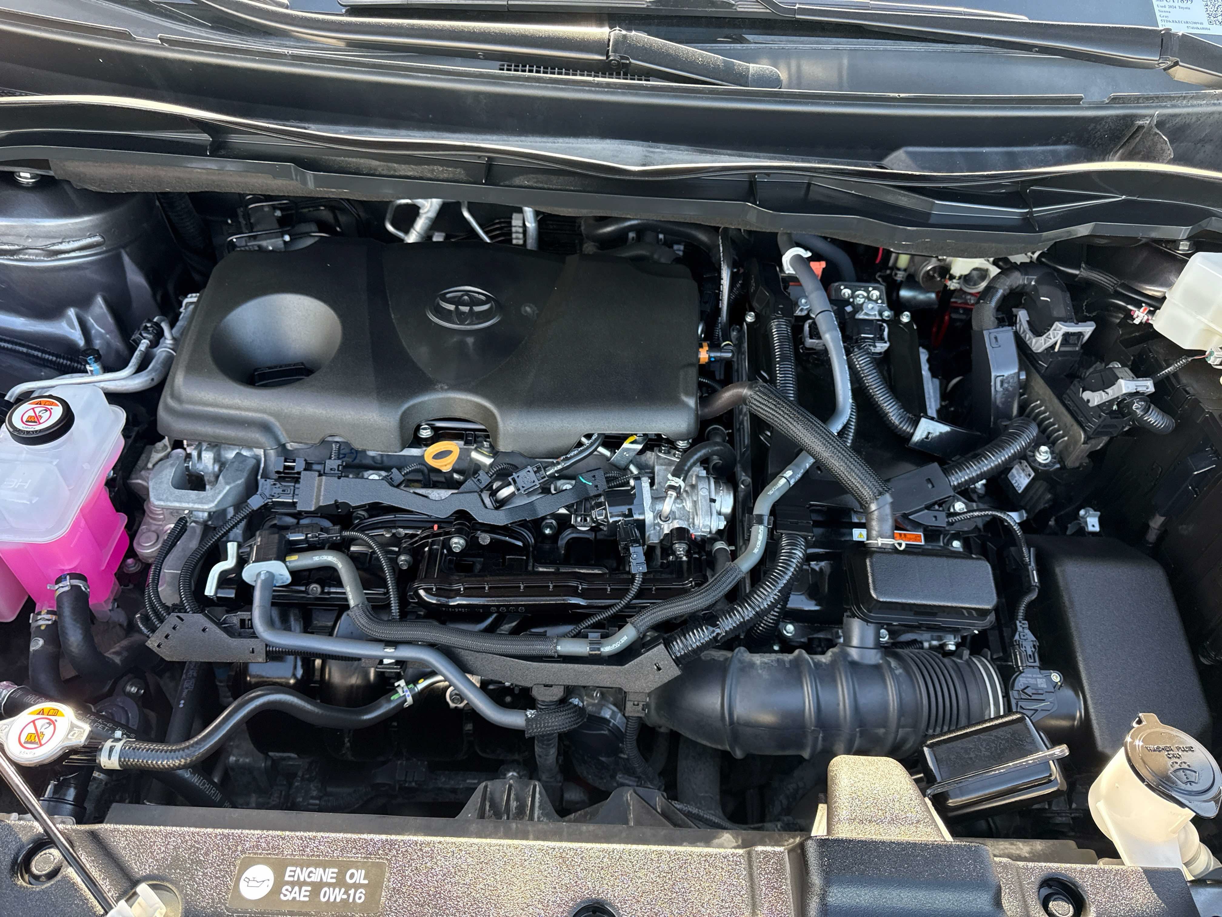 2024 Toyota Sienna LE