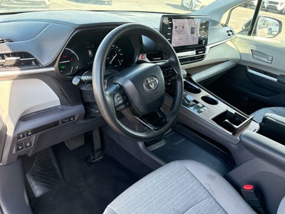 2024 Toyota Sienna LE