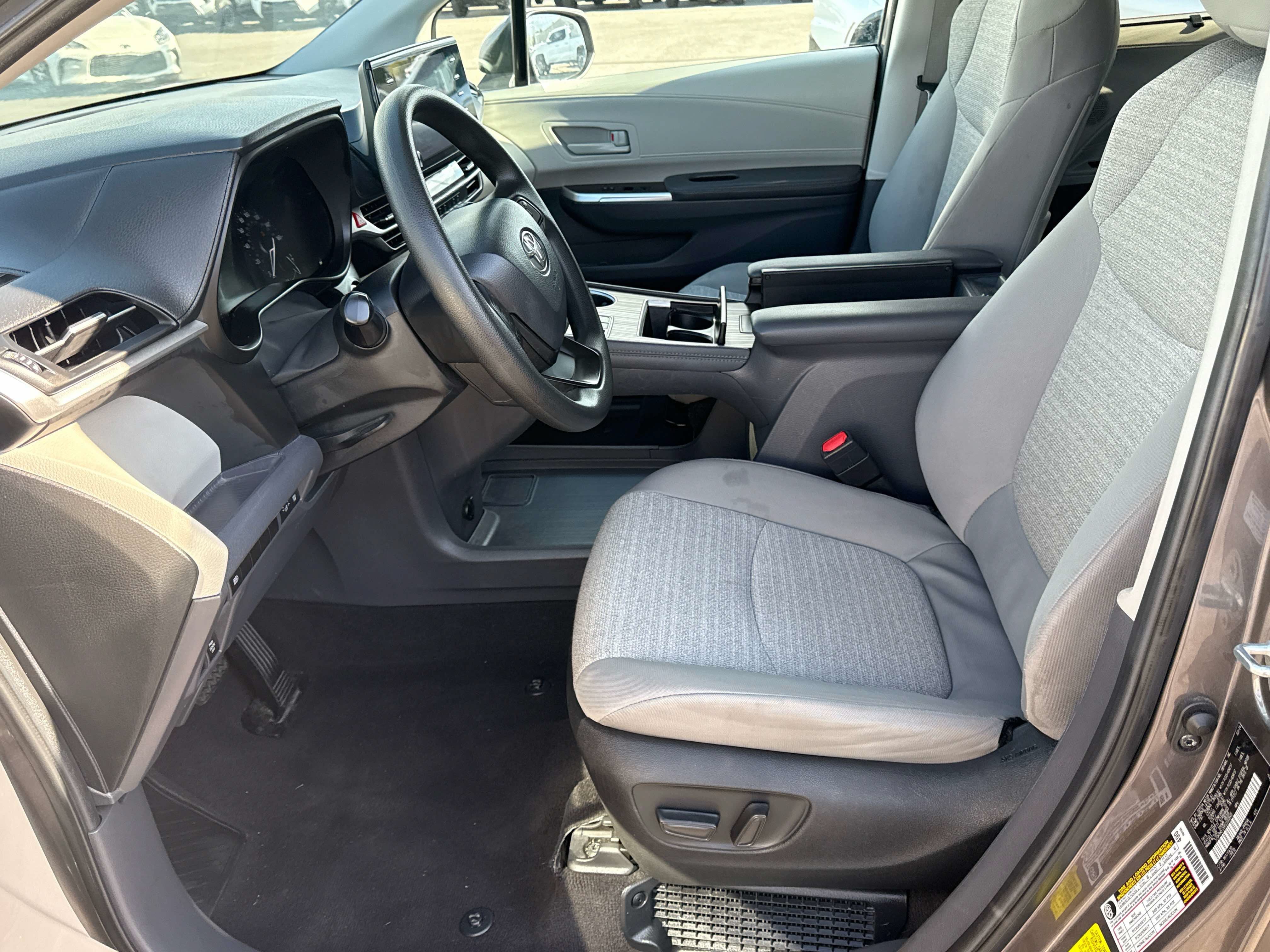 2024 Toyota Sienna LE