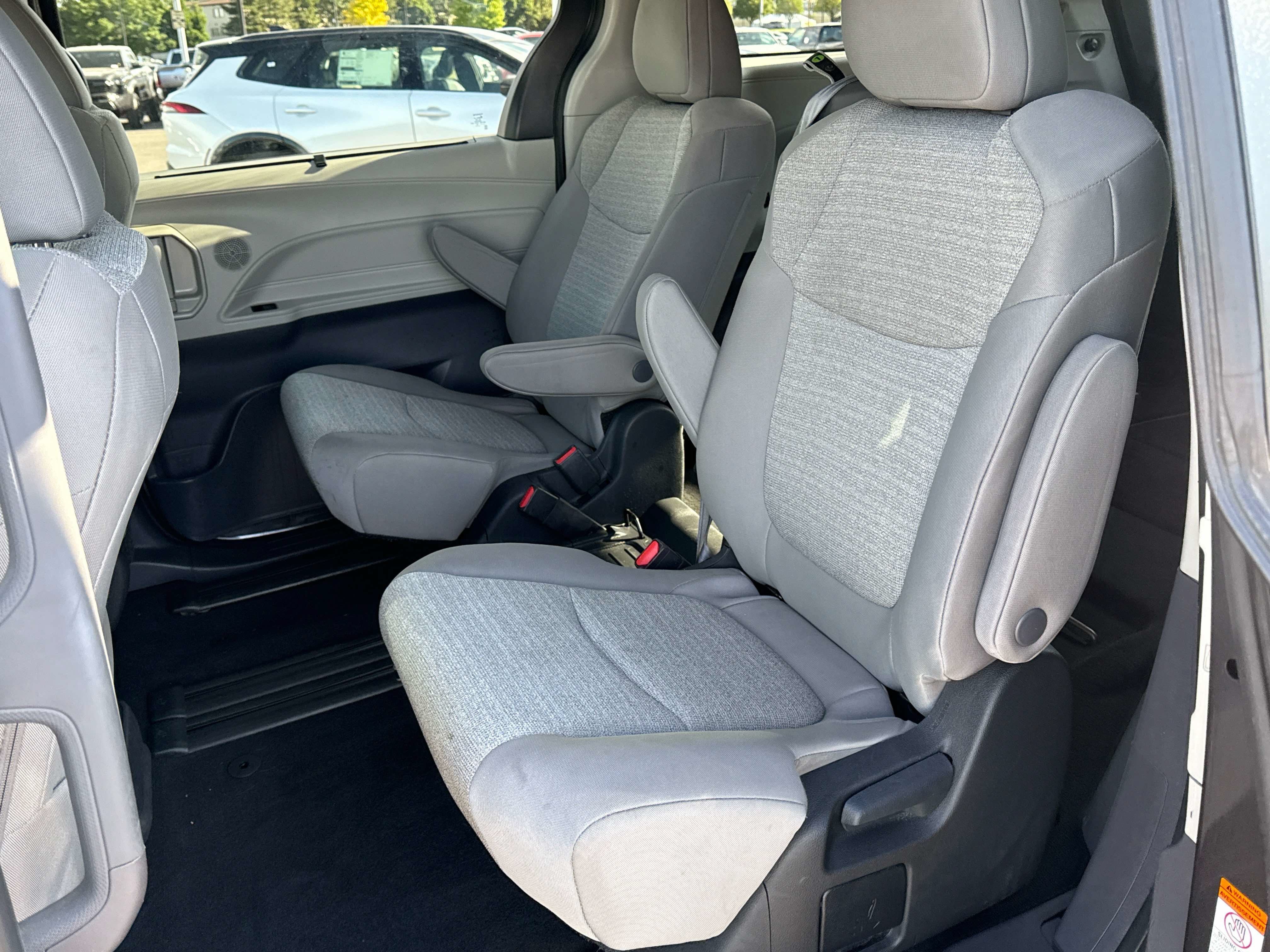 2024 Toyota Sienna LE