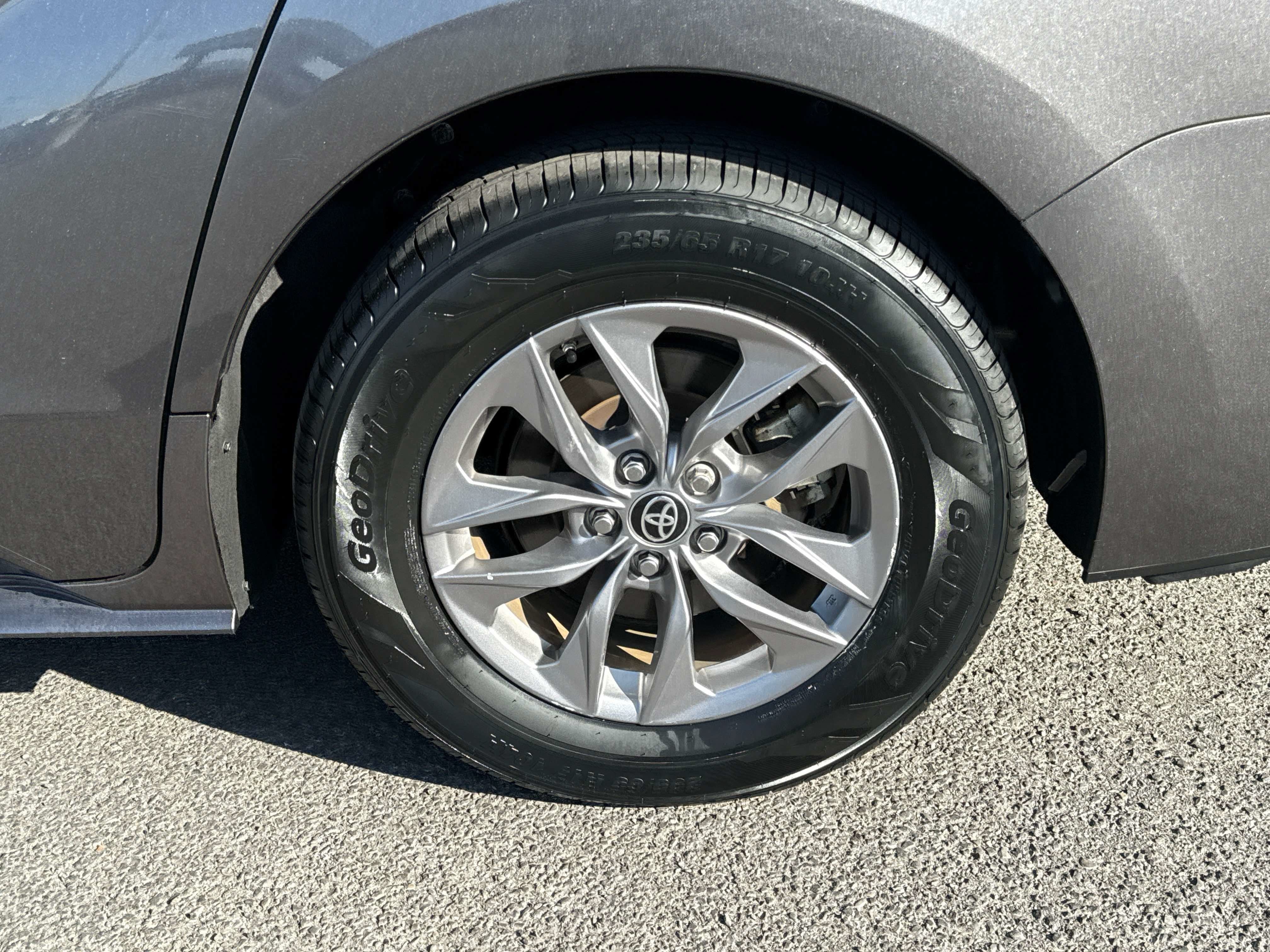 2024 Toyota Sienna LE