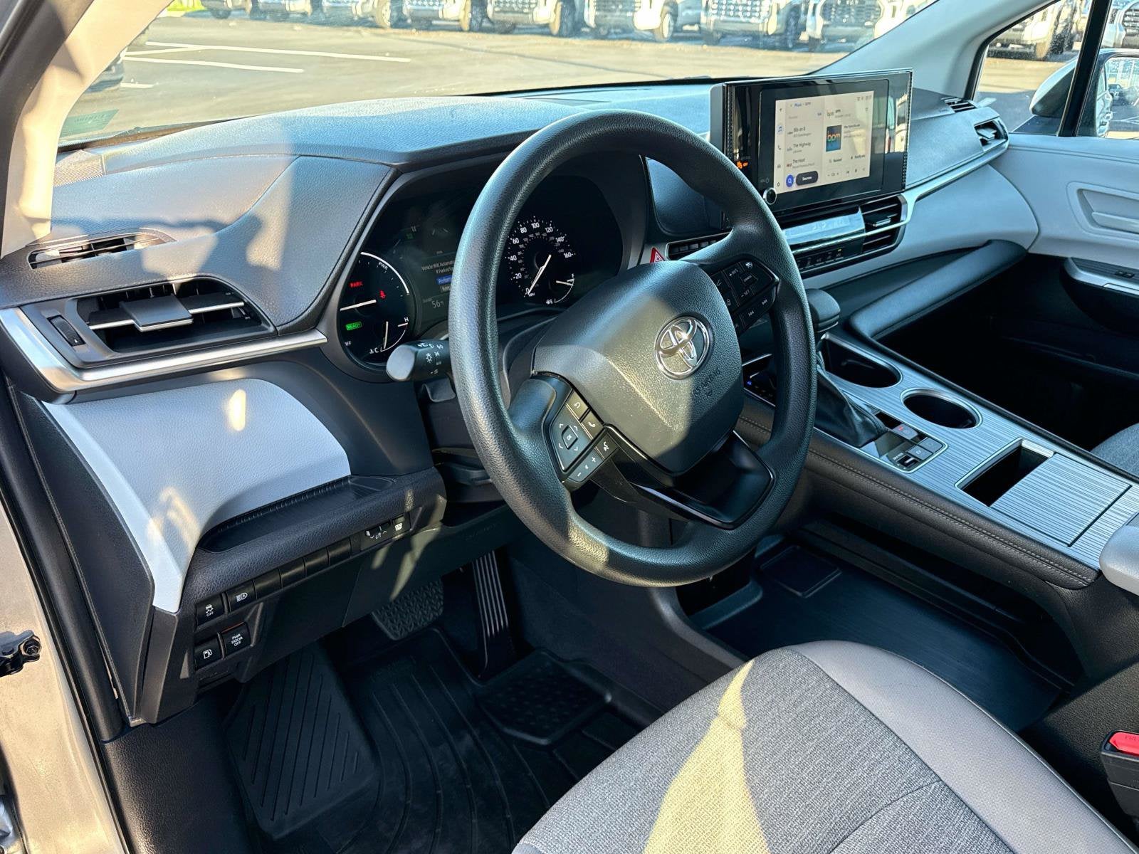 2025 Toyota Sienna LE