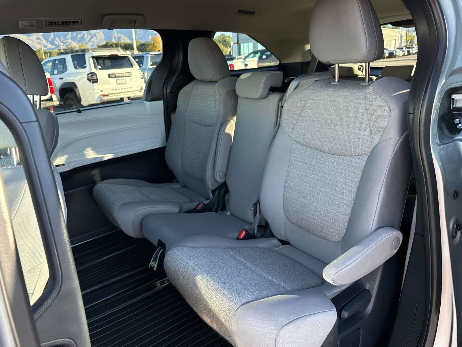 2025 Toyota Sienna LE