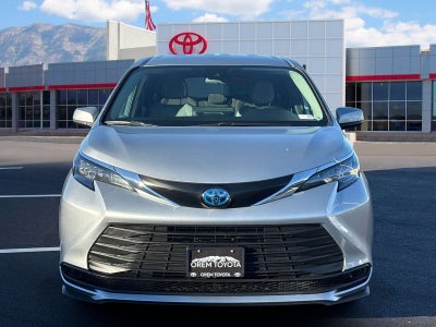2025 Toyota Sienna LE