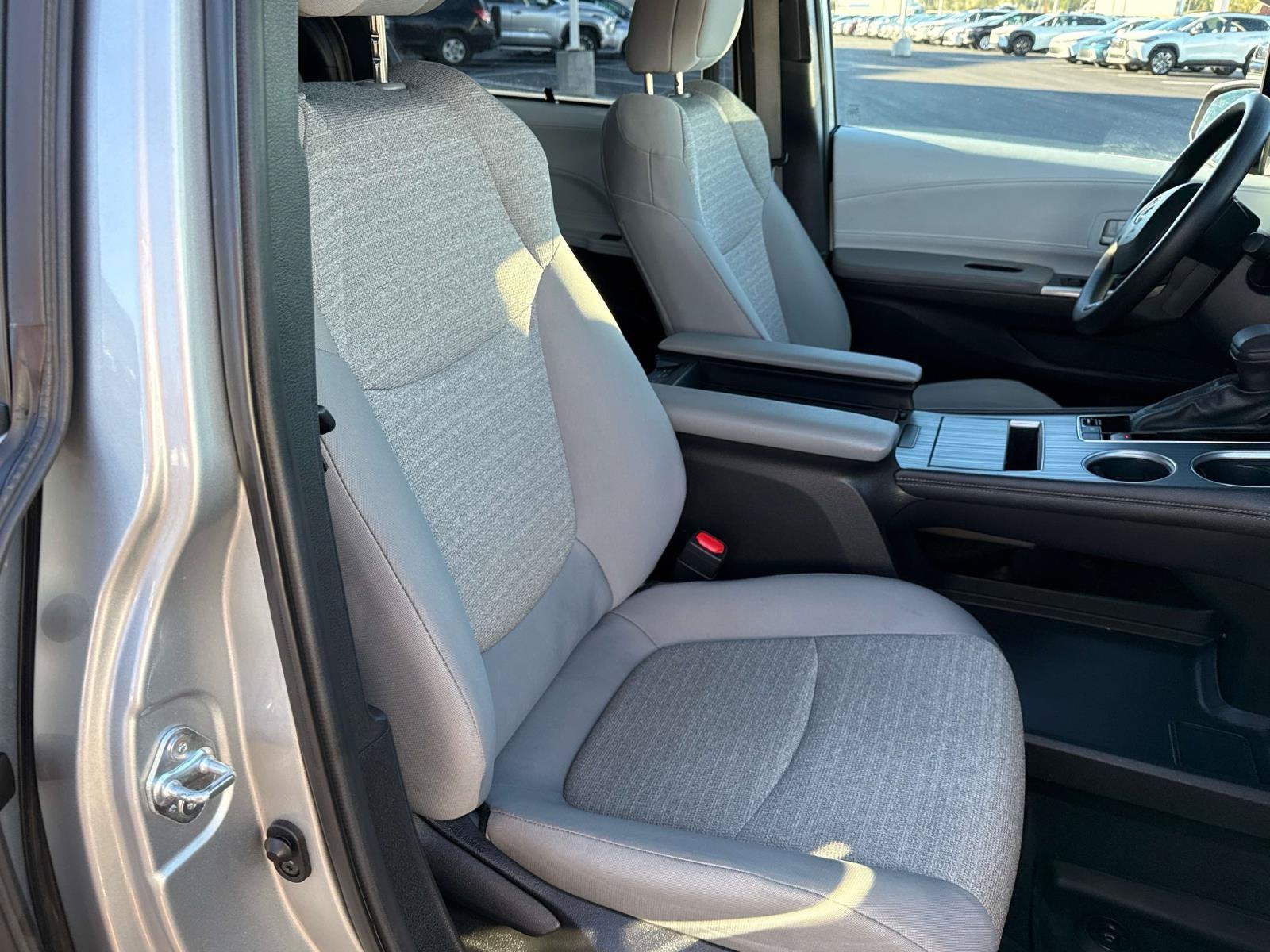 2025 Toyota Sienna LE