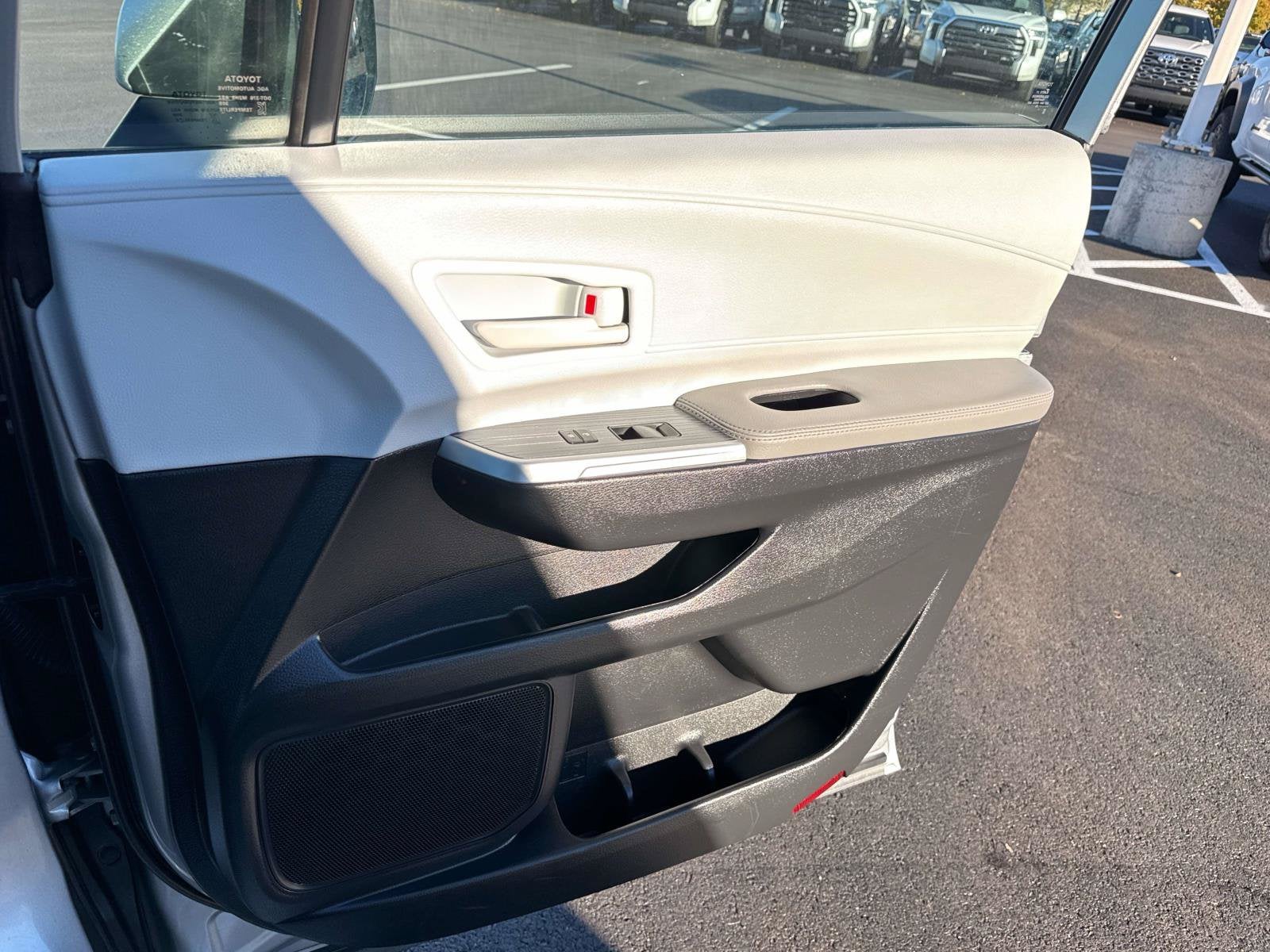 2025 Toyota Sienna LE