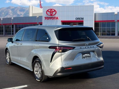 2025 Toyota Sienna LE