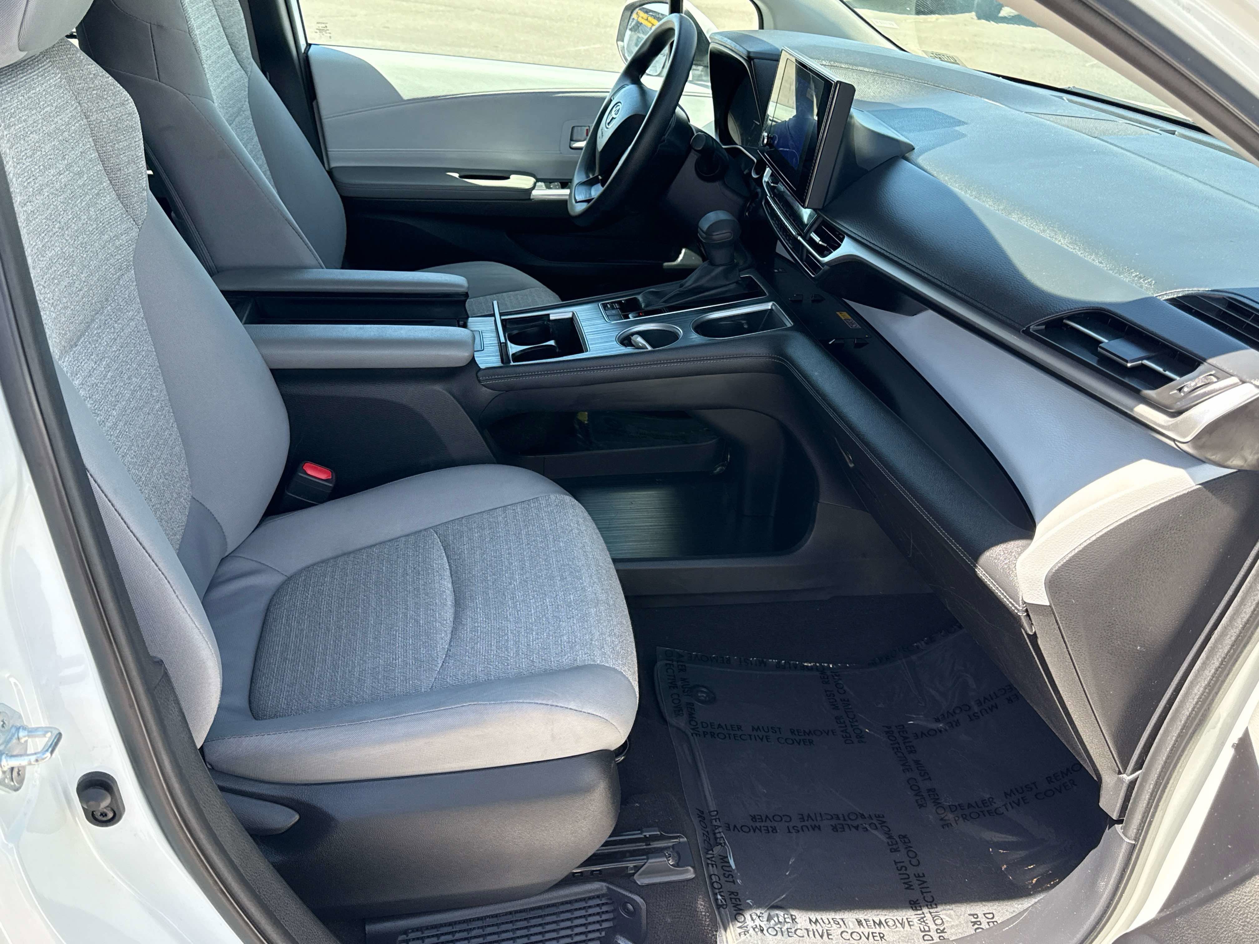 2025 Toyota SIENNA LE LE