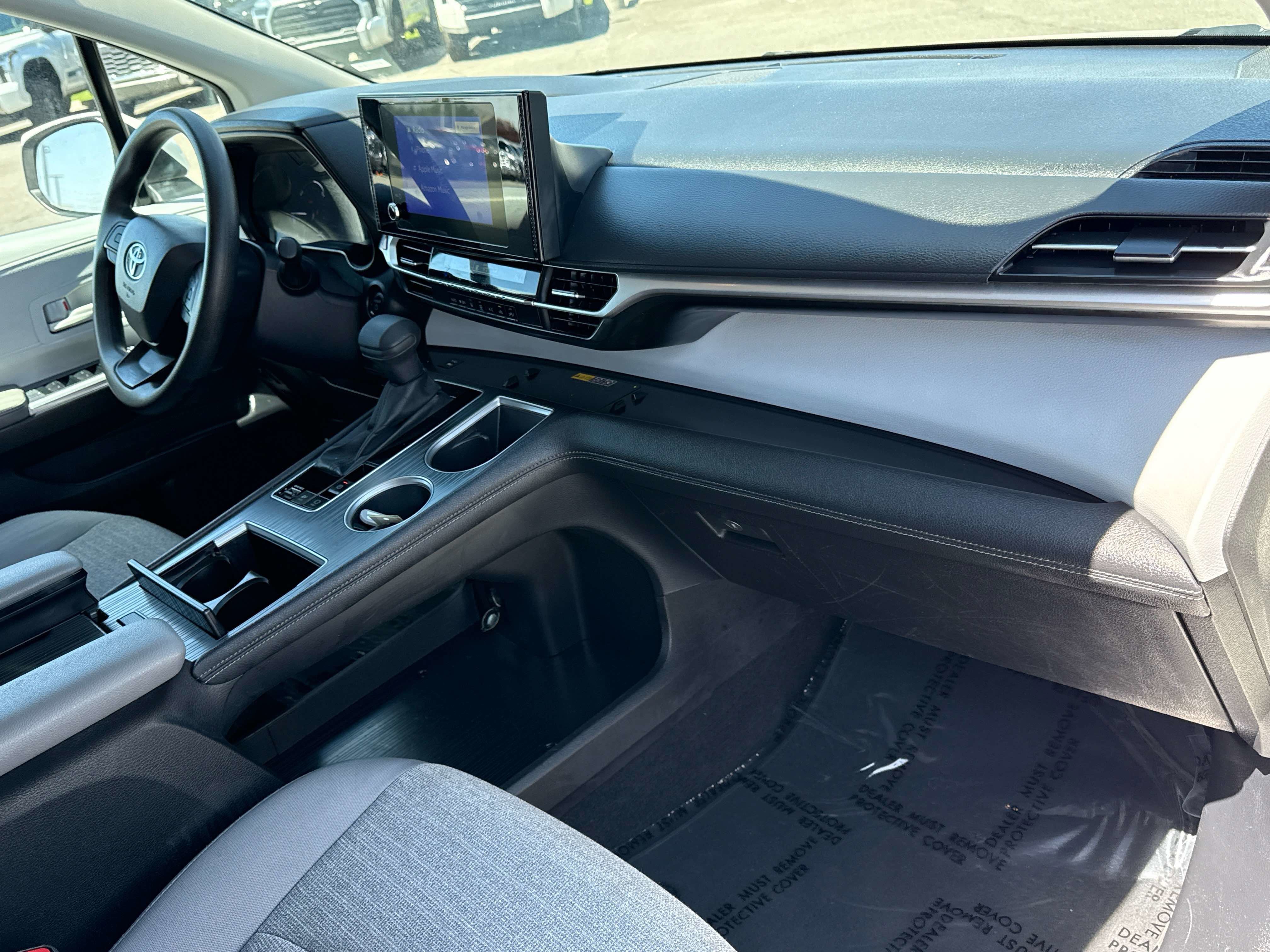 2025 Toyota SIENNA LE LE