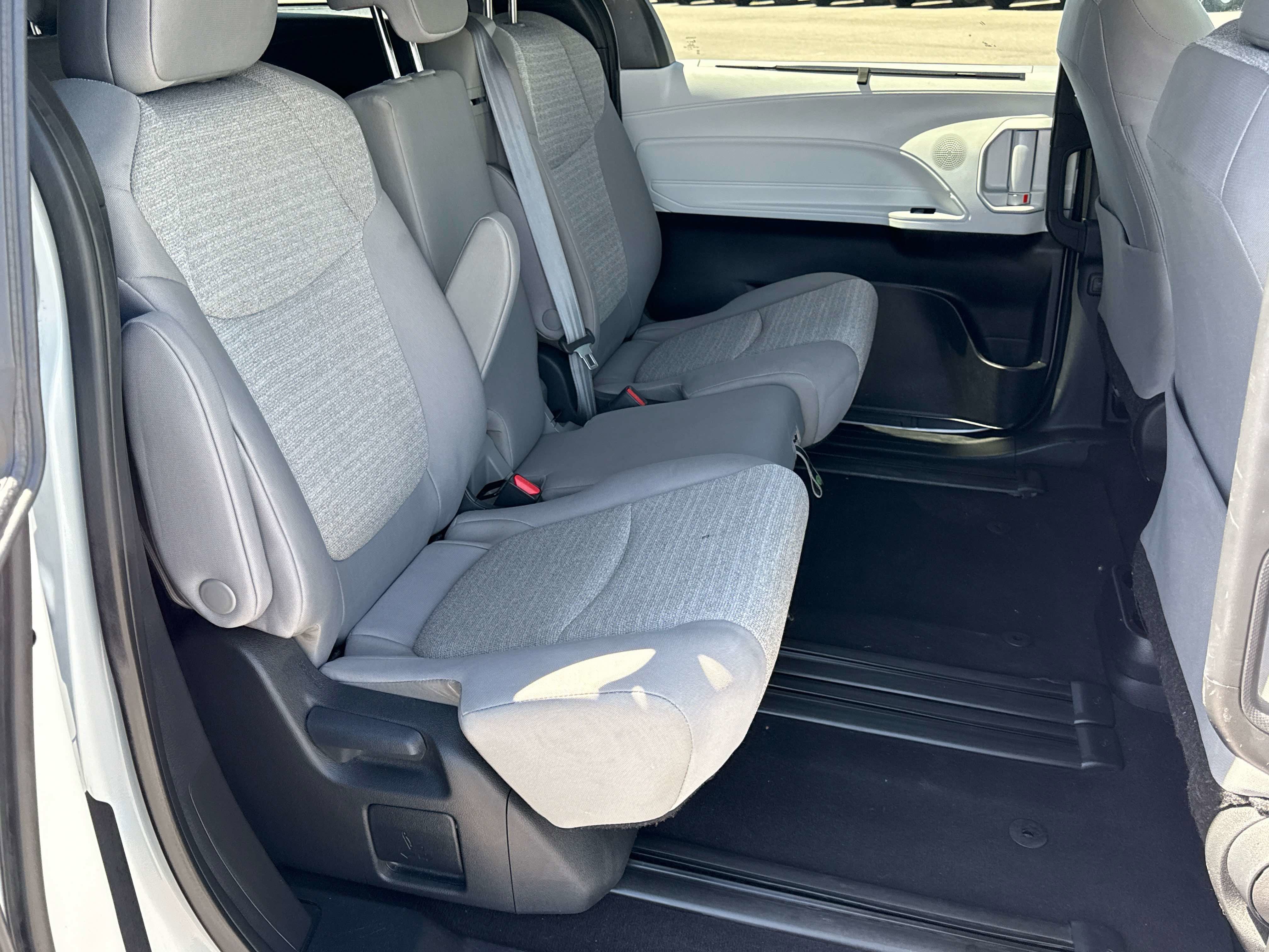 2025 Toyota SIENNA LE LE