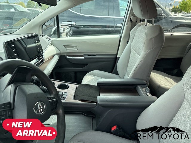 2022 Toyota Sienna LE