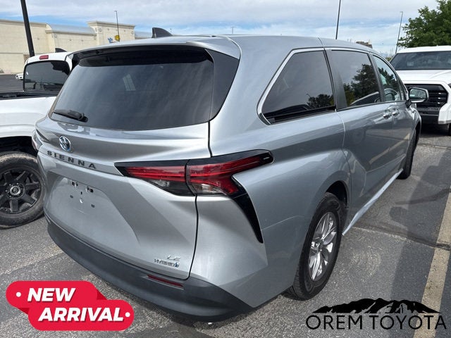 2022 Toyota Sienna LE