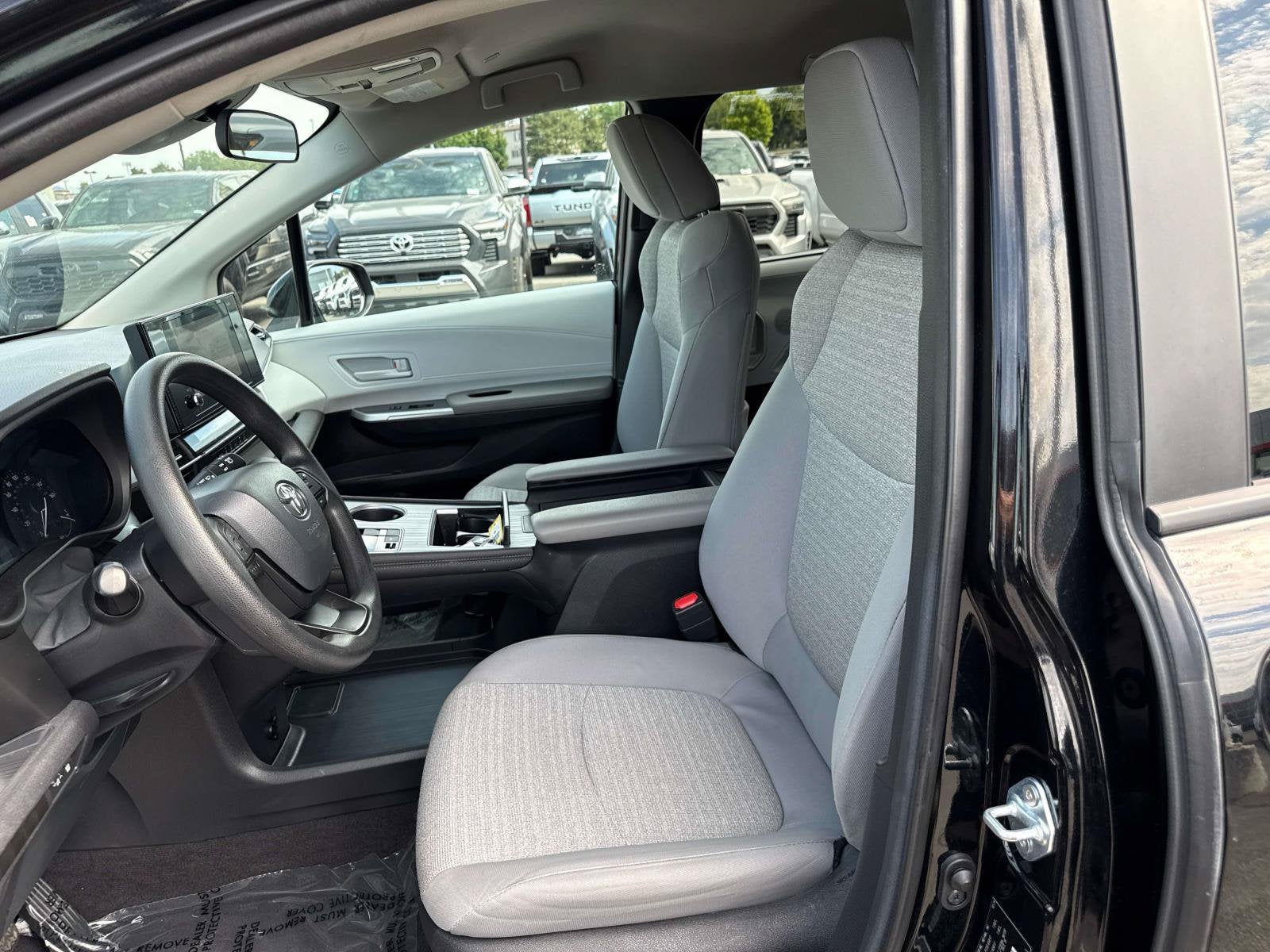 2025 Toyota Sienna LE