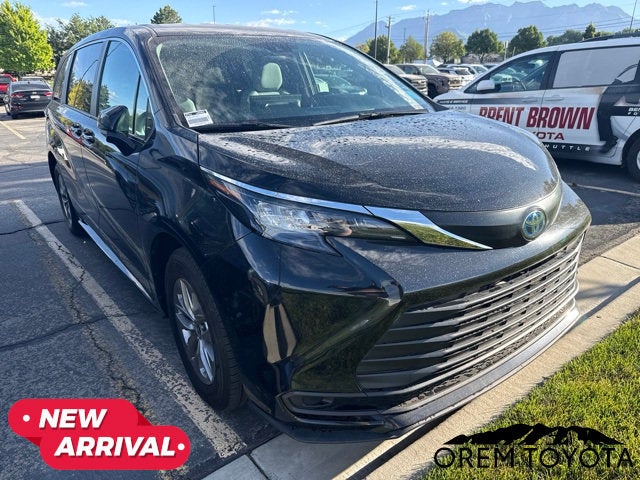 2025 Toyota Sienna LE
