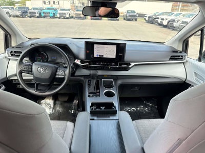 2025 Toyota Sienna LE
