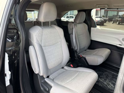 2025 Toyota Sienna LE