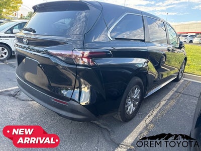 2025 Toyota Sienna LE