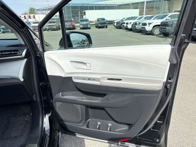 2025 Toyota Sienna LE