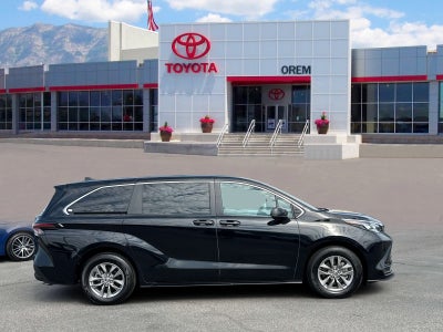 2025 Toyota Sienna LE