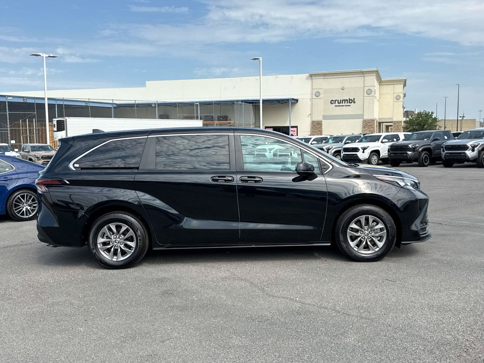 2025 Toyota Sienna LE