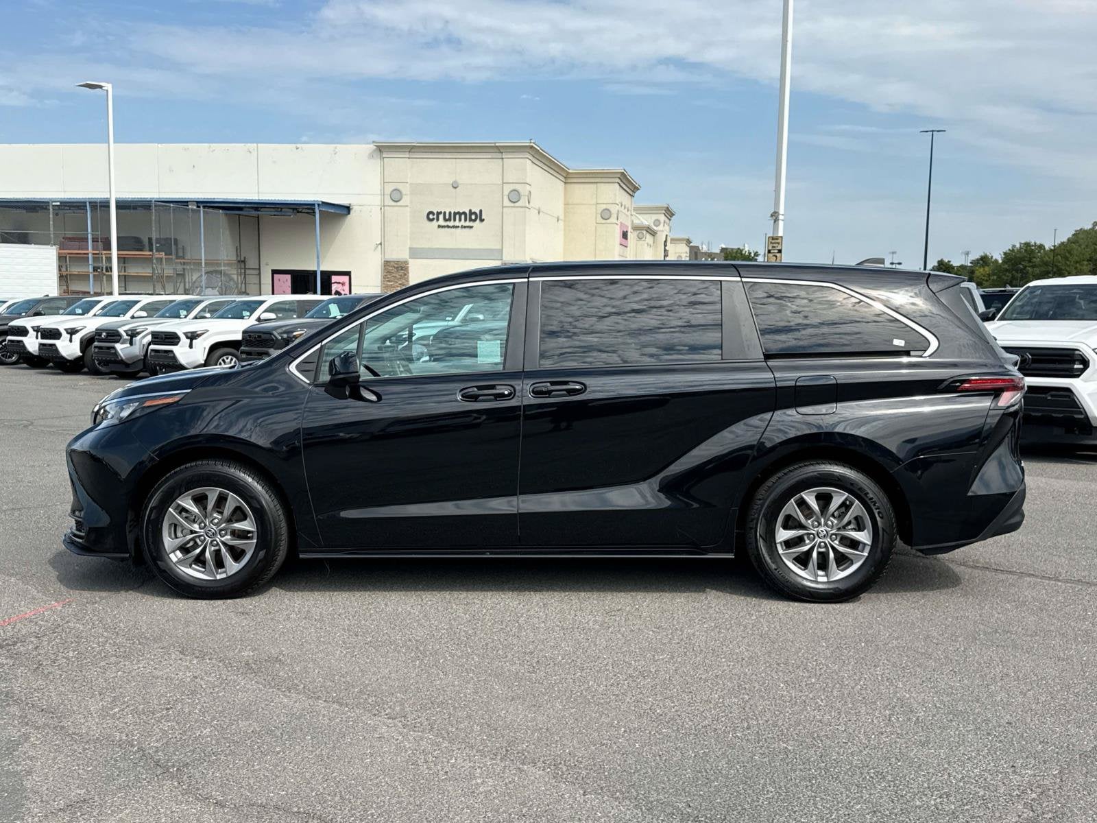 2025 Toyota Sienna LE