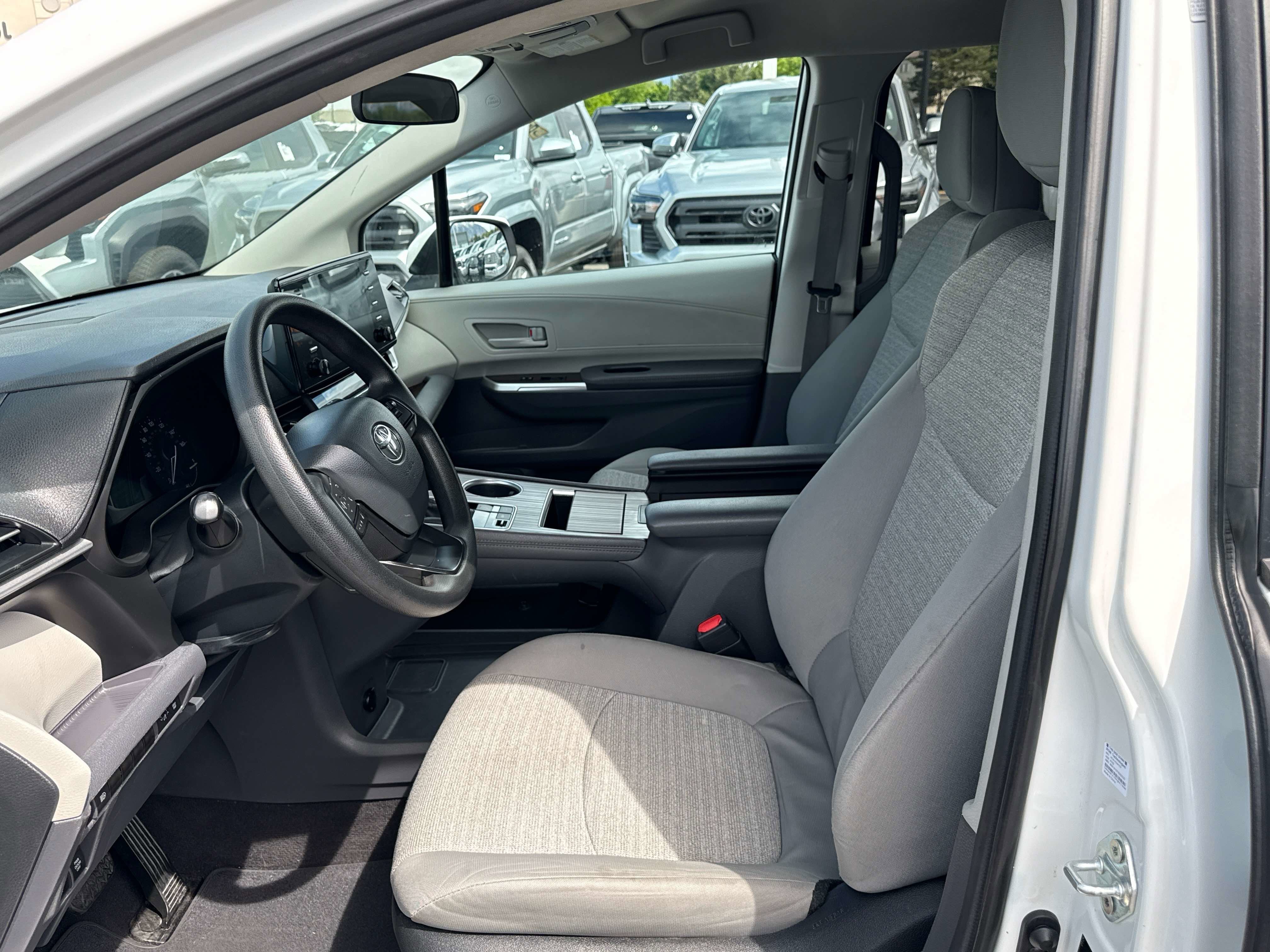 2024 Toyota SIENNA LE AWD LE