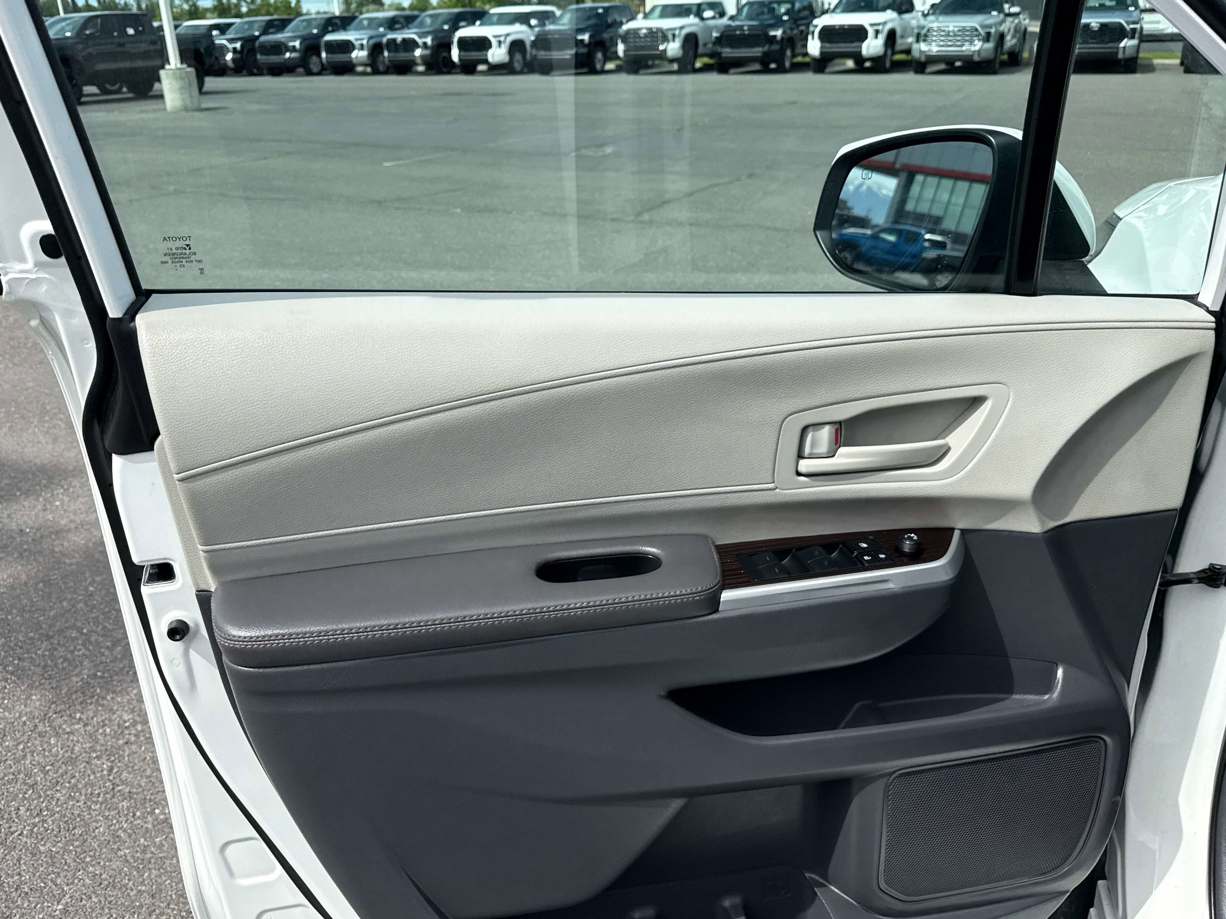 2024 Toyota SIENNA LE AWD LE